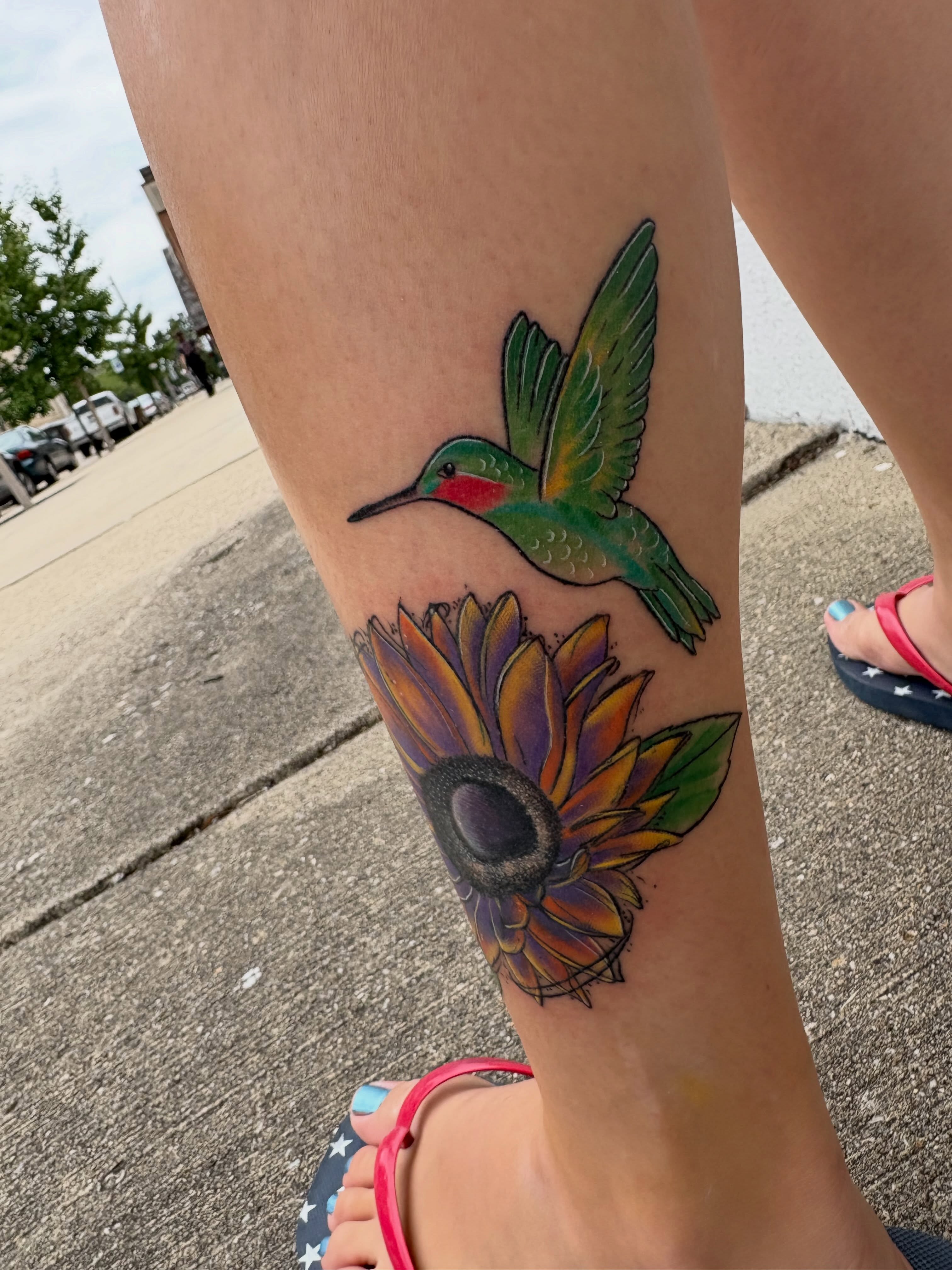 Hummingbird and sunflower American traditional tattoo on the forearm by Andrea 🎨🖌