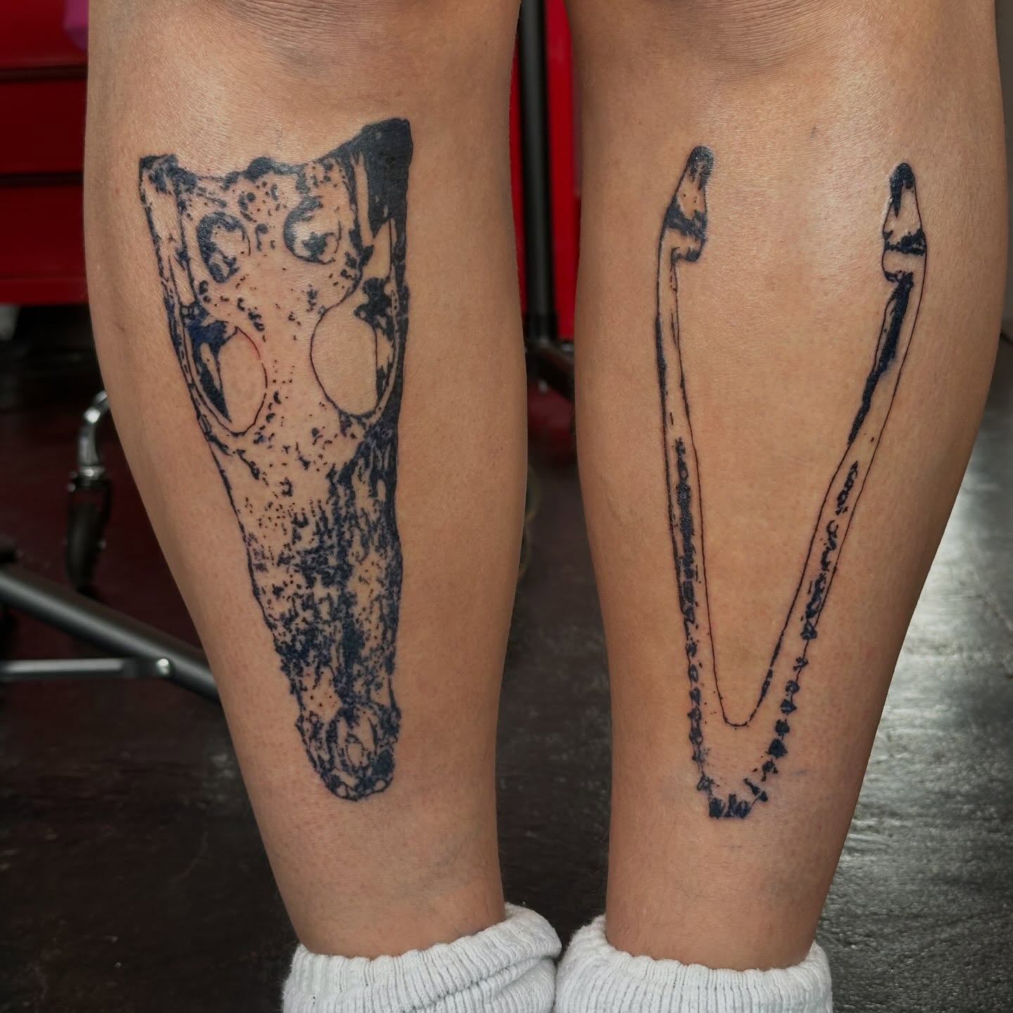 Crocodile skull and knife black and grey tattoo on the calf by Jules🕯️