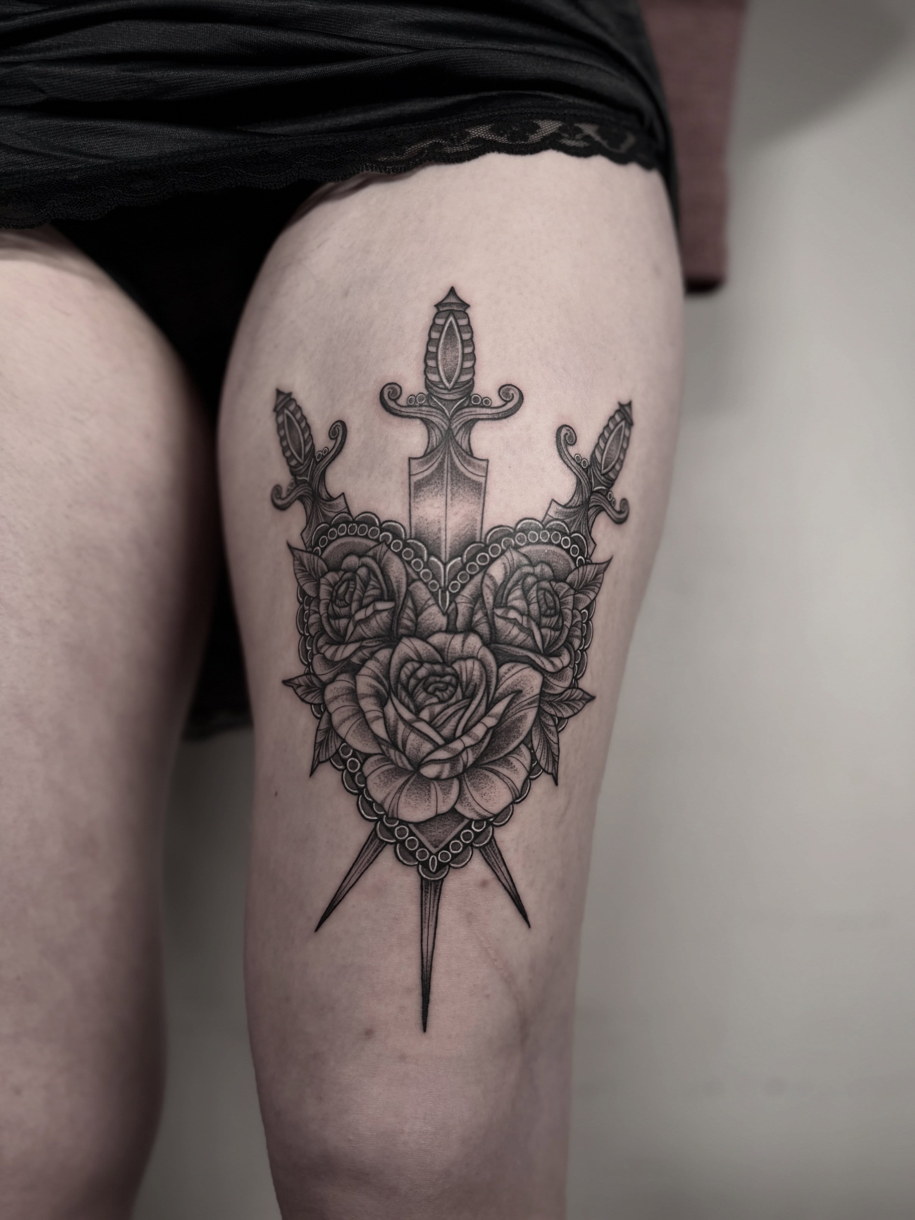 Sword and roses geometric tattoo on the thigh by Mara Flores βπΛβ§
