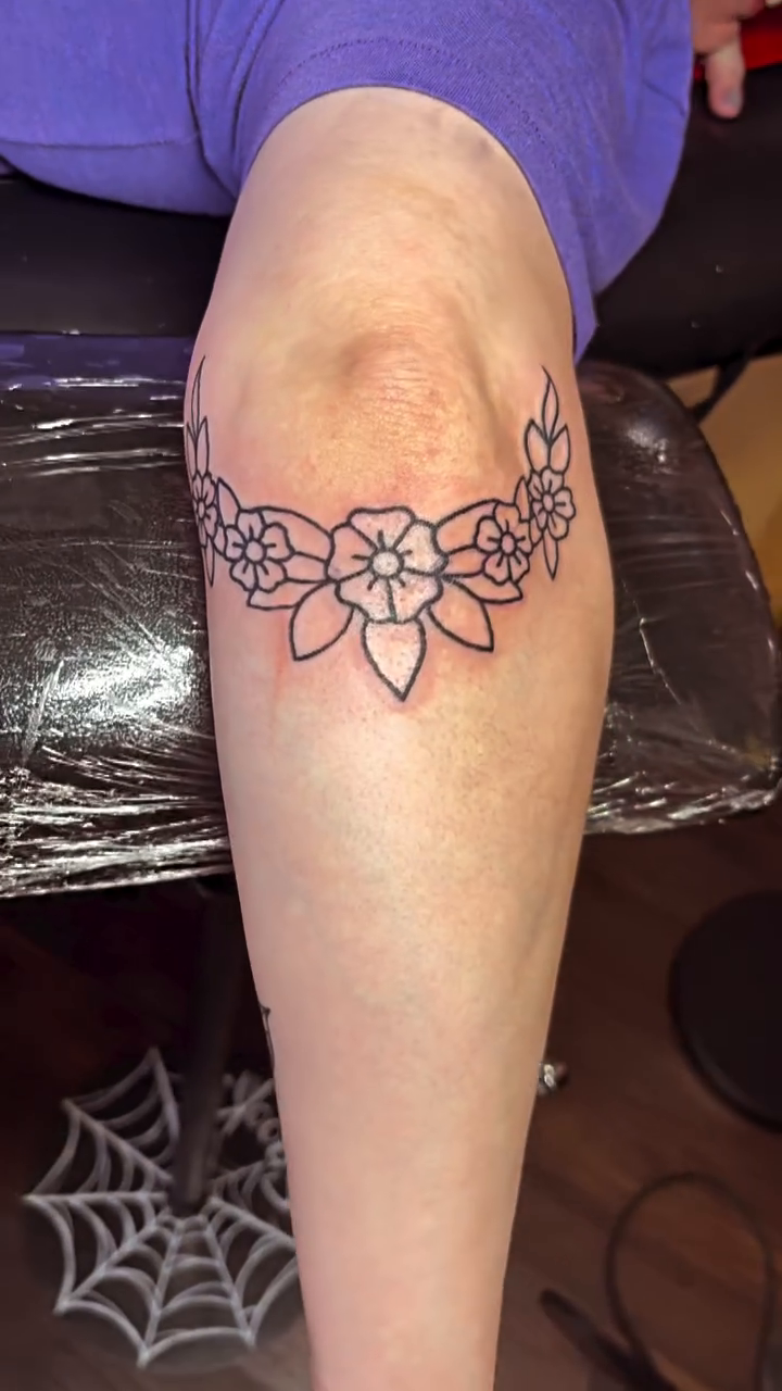 Tattoo by @goldmantattoos — fine_line, minimalist