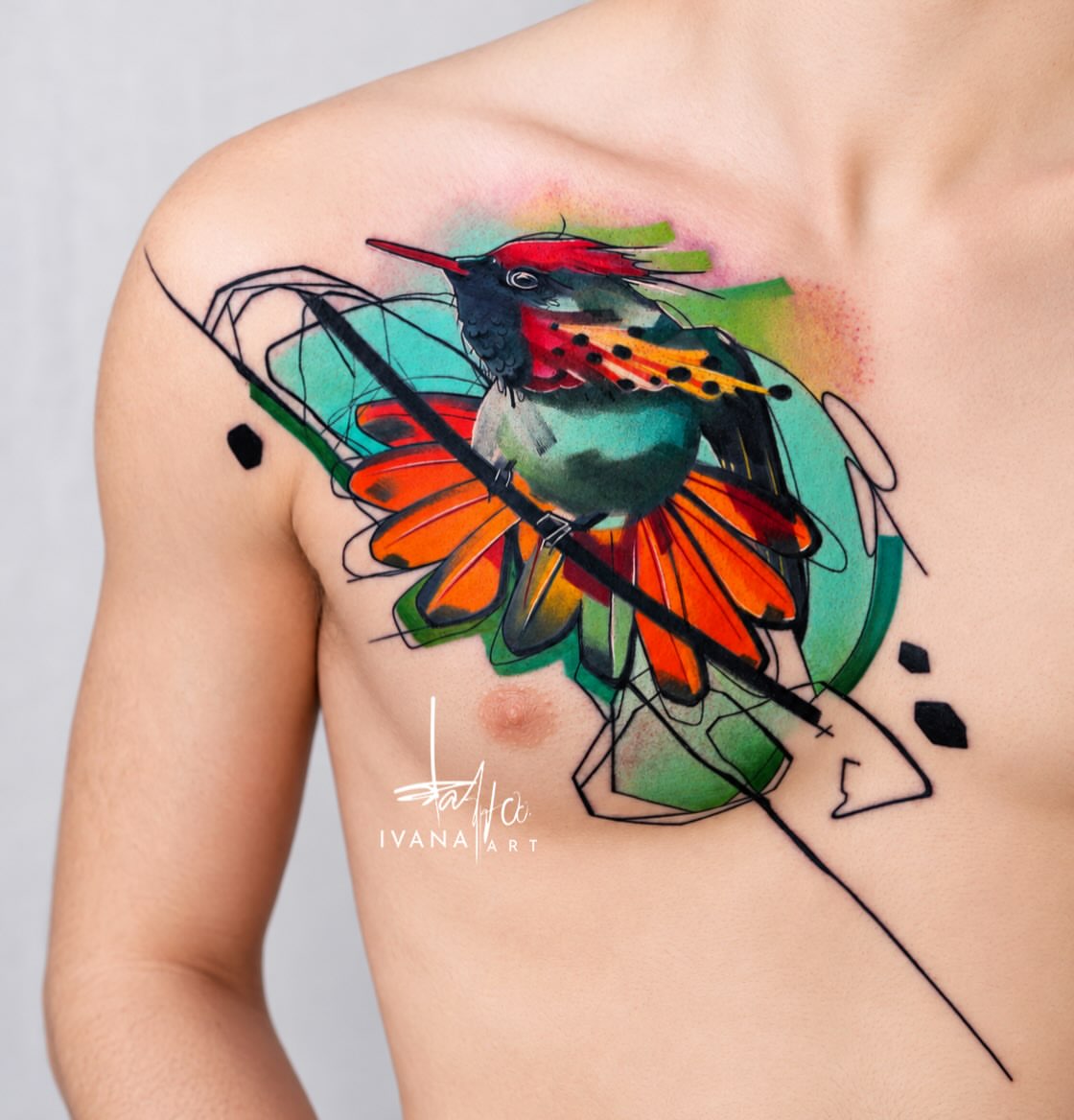 Hummingbird geometric tattoo on the shoulder by Ivana Belakova