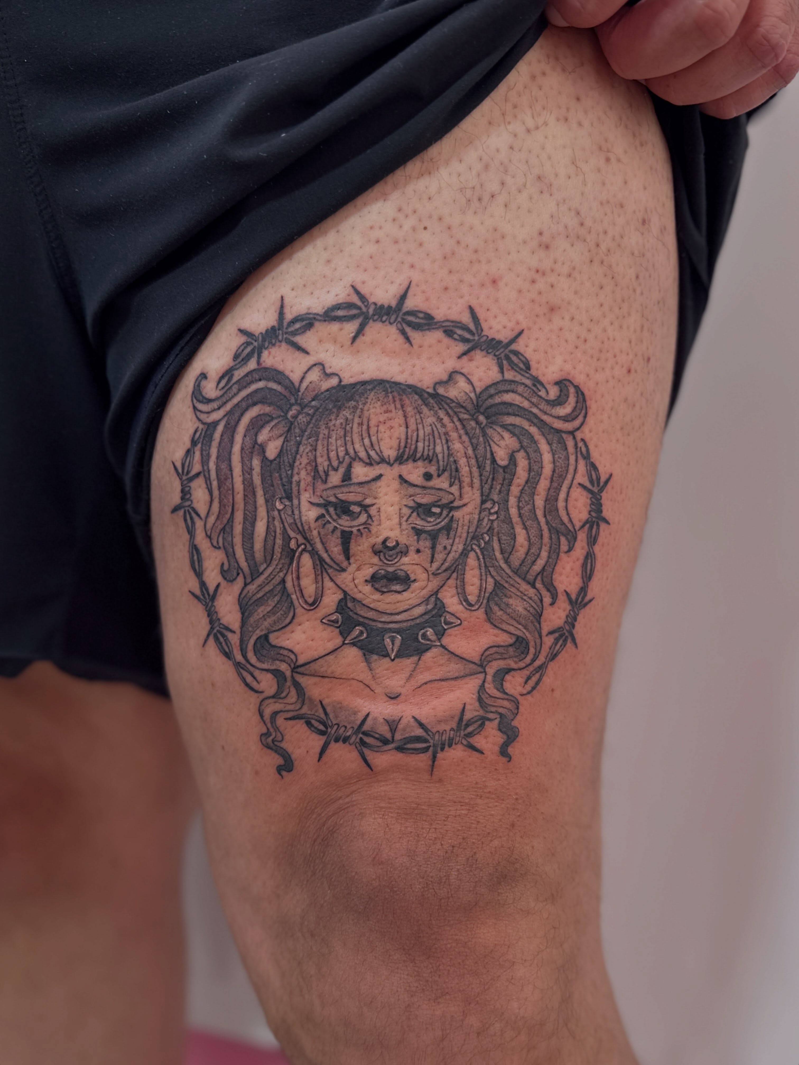 Barbed wire and crying girl dark realism tattoo on the thigh by Dani Di Pietrantonio