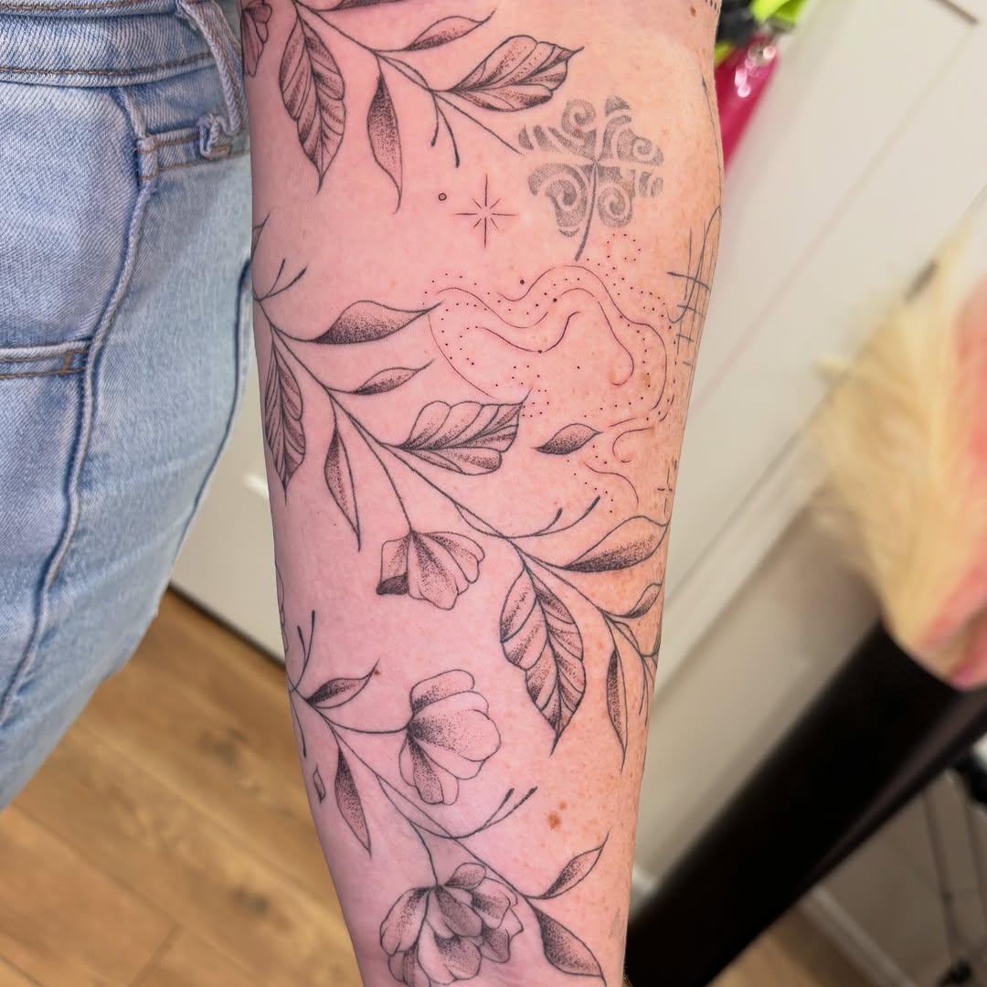 Tattoo by @athenaartistrytattoostudio — fine_line, dotwork