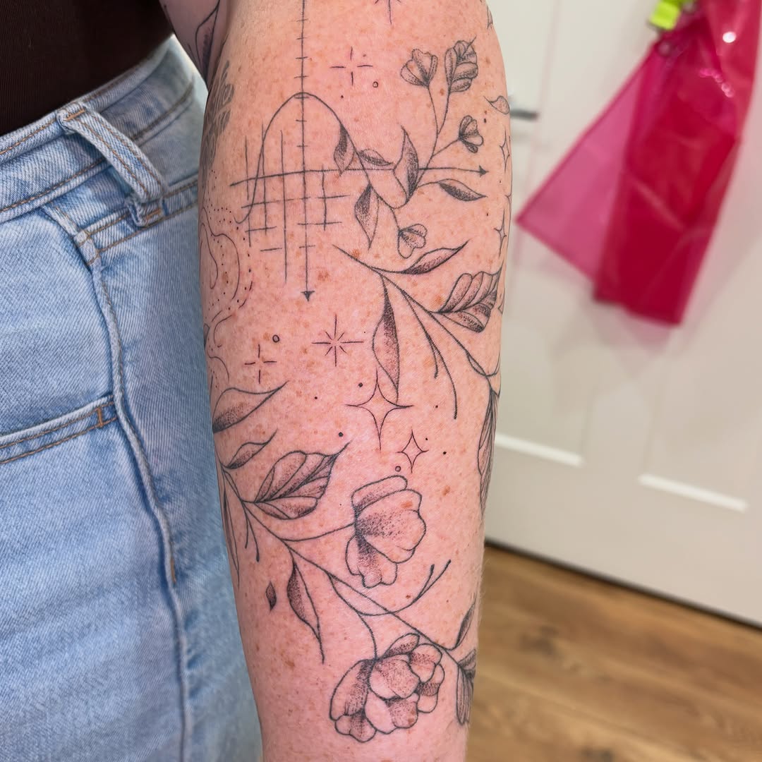 Tattoo by @athenaartistrytattoostudio — fine_line, dotwork