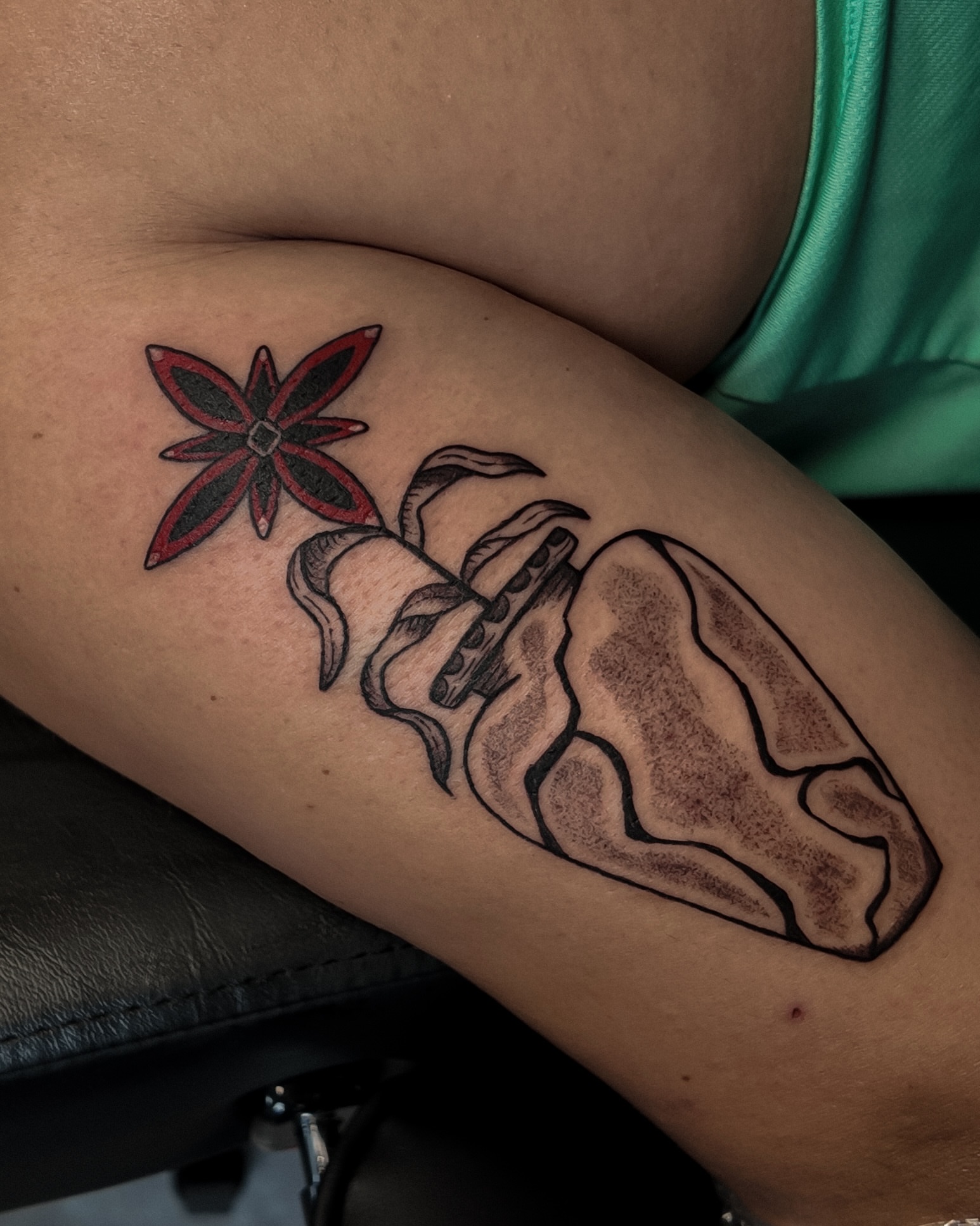 Flower and abstract form black and grey tattoo on the thigh by Morgan Diann
