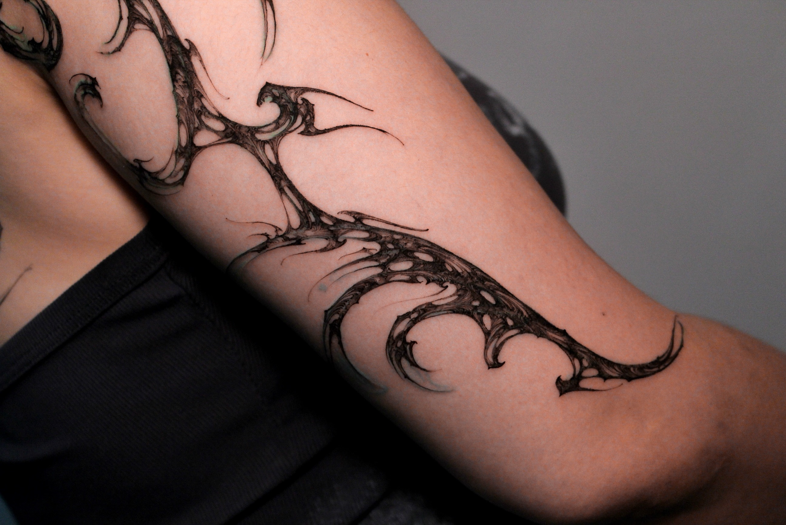 Tattoo by @hynngloomy — black_and_grey