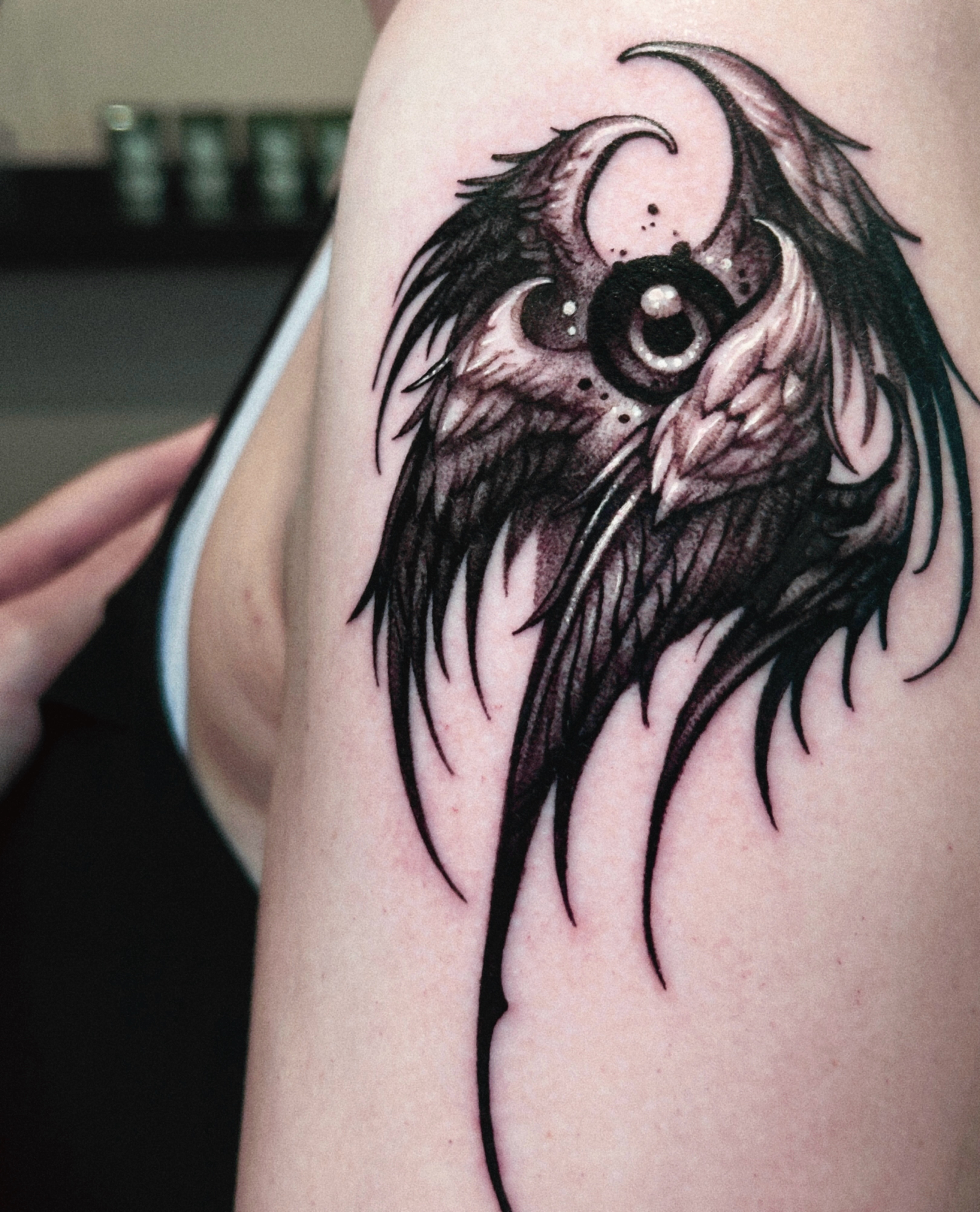 Owl dark realism tattoo on the shoulder by 두식