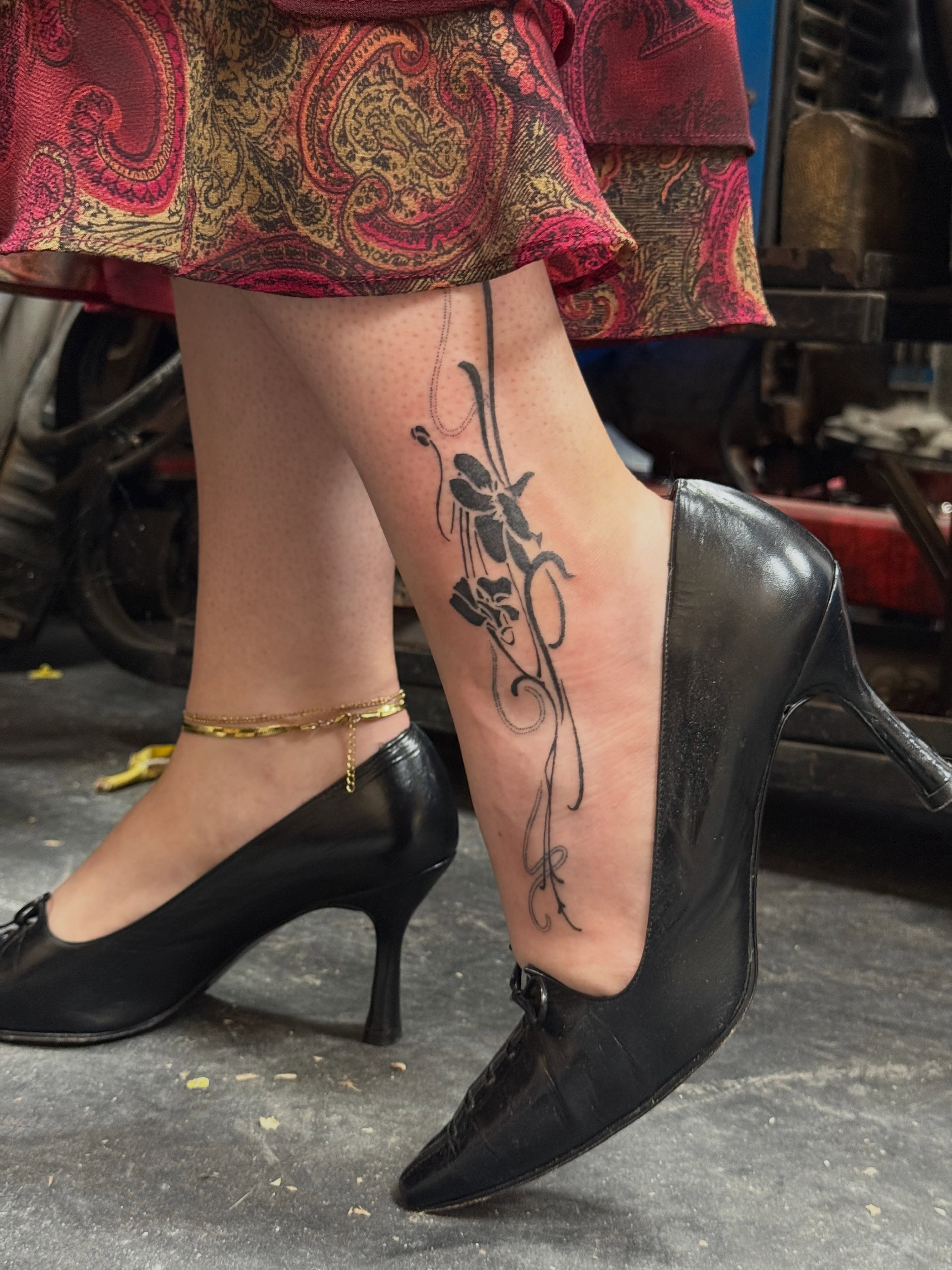 Floral vine black and grey tattoo on the leg by Ava Nilou