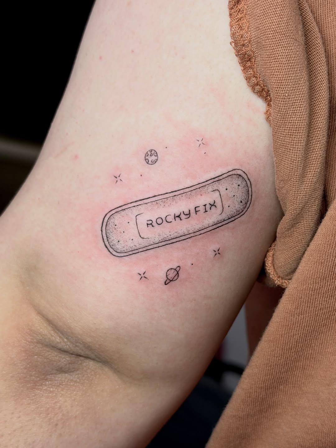 Tattoo by @baka_notgonnahurtyou — fine_line, lettering_script