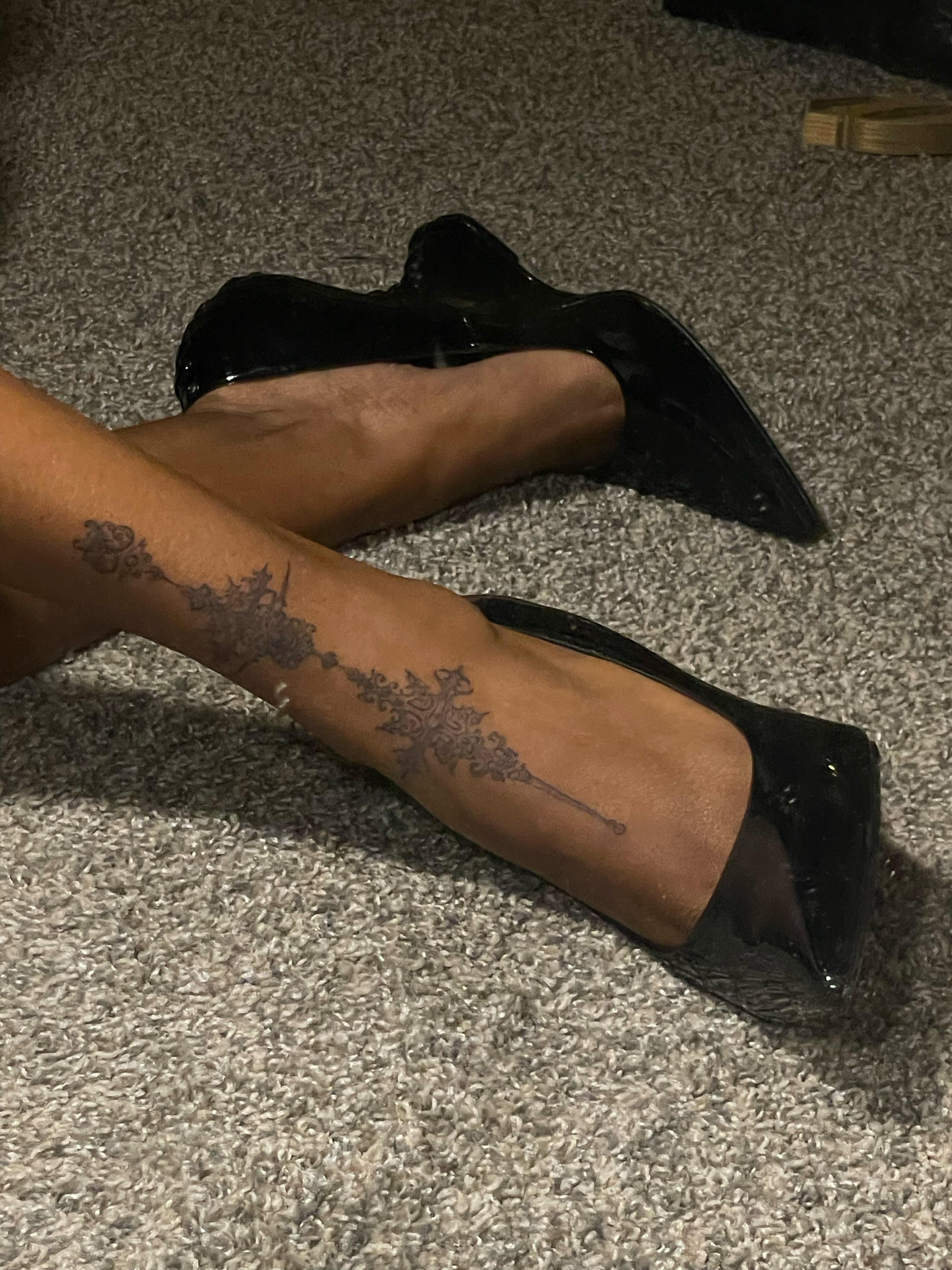 Cross black and grey tattoo on the leg by 𝖙𝖆𝖟 🫧✮♡ₐₜₗ ₙᵧʗ