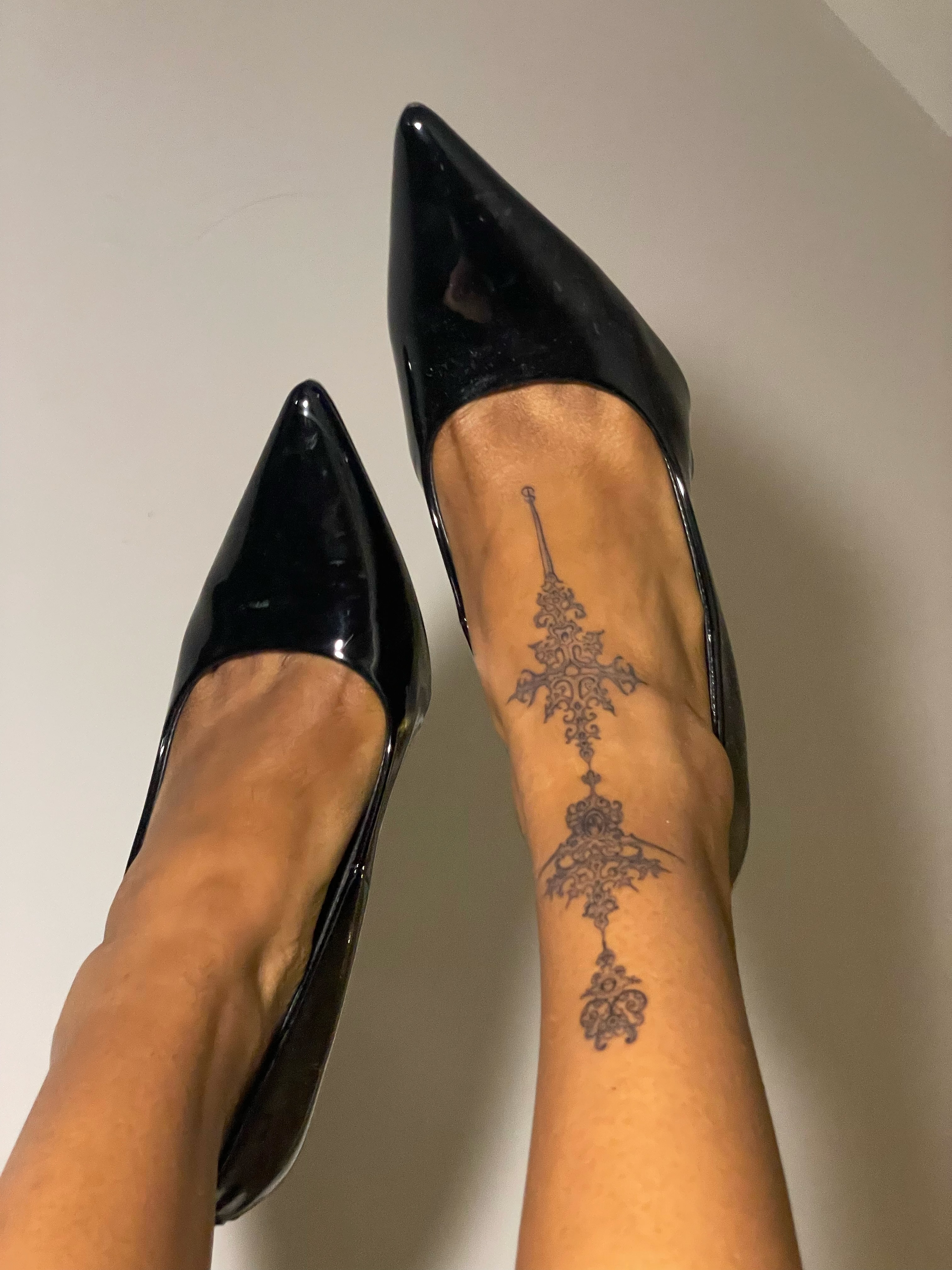 Ornamental ornamental tattoo on the foot by 𝖙𝖆𝖟 🫧✮♡ₐₜₗ ₙᵧʗ