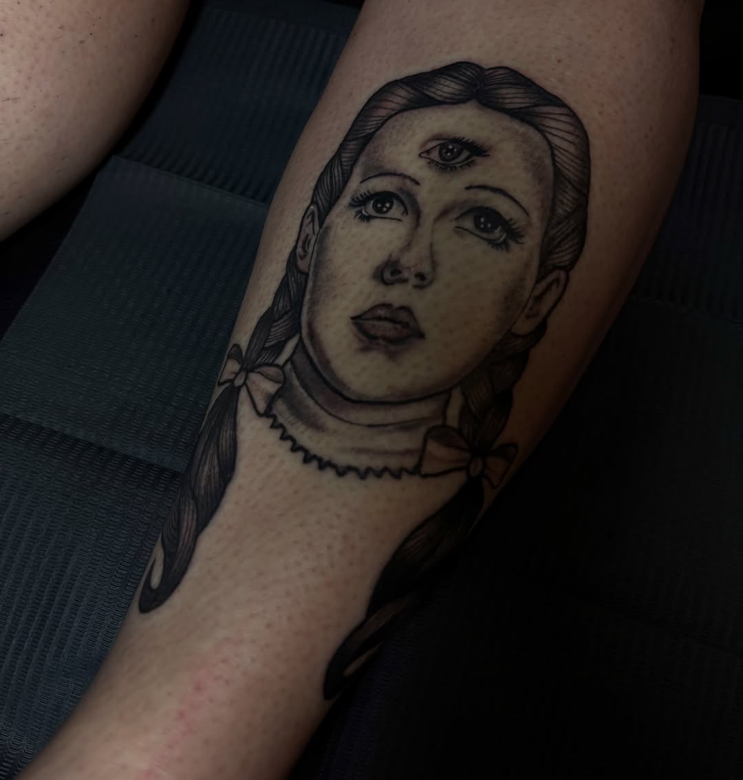 Girl with braids realism tattoo on the forearm by 𓂃˚‧ 𓆸𝔏𝔦𝔫𝔷 ℭ𝔥𝔞𝔡𝔴𝔦𝔠𝔨 ੈ𑁍