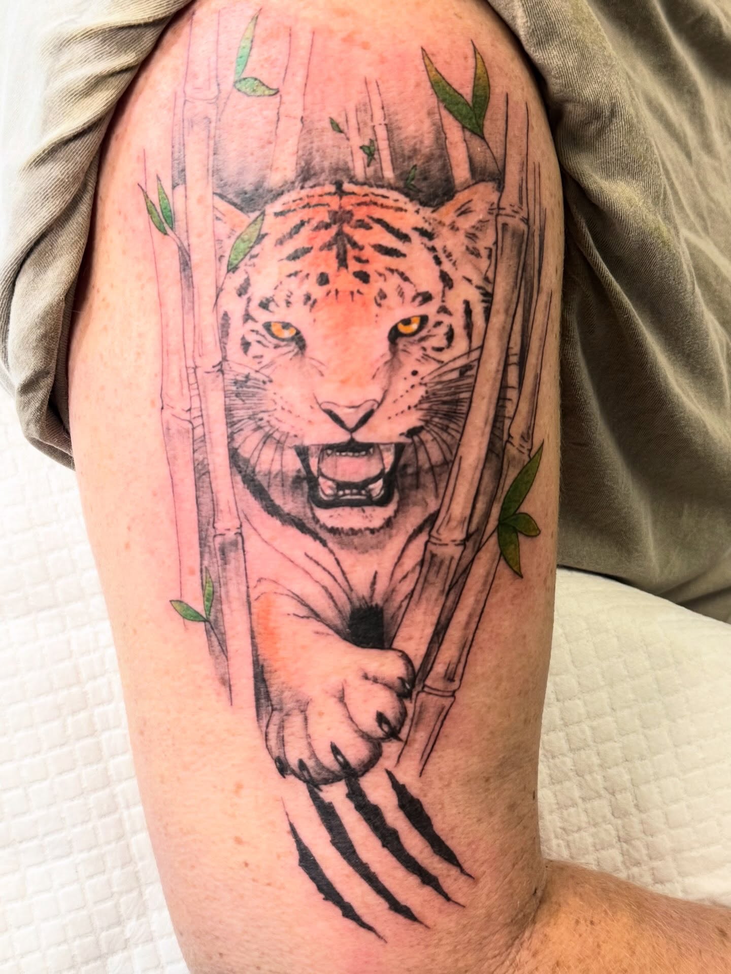 Tattoo by @millymillwood โ realism