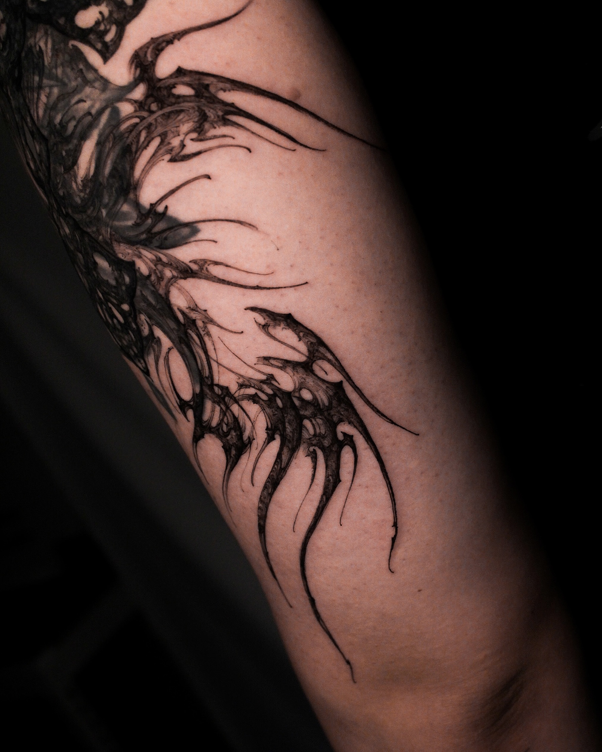 Tattoo by @hynngloomy — black_and_grey