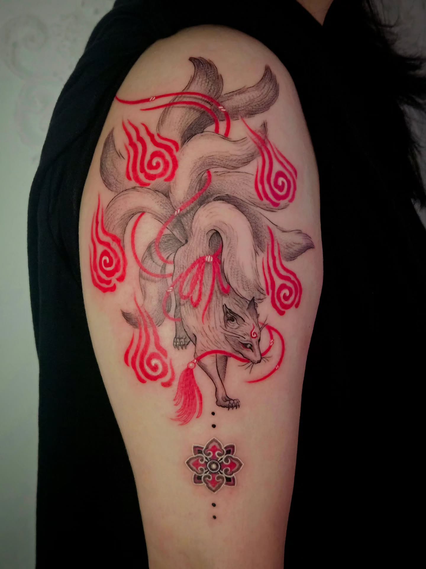 Nine-tailed fox dotwork tattoo on the shoulder by Tattooer Hermin 허민