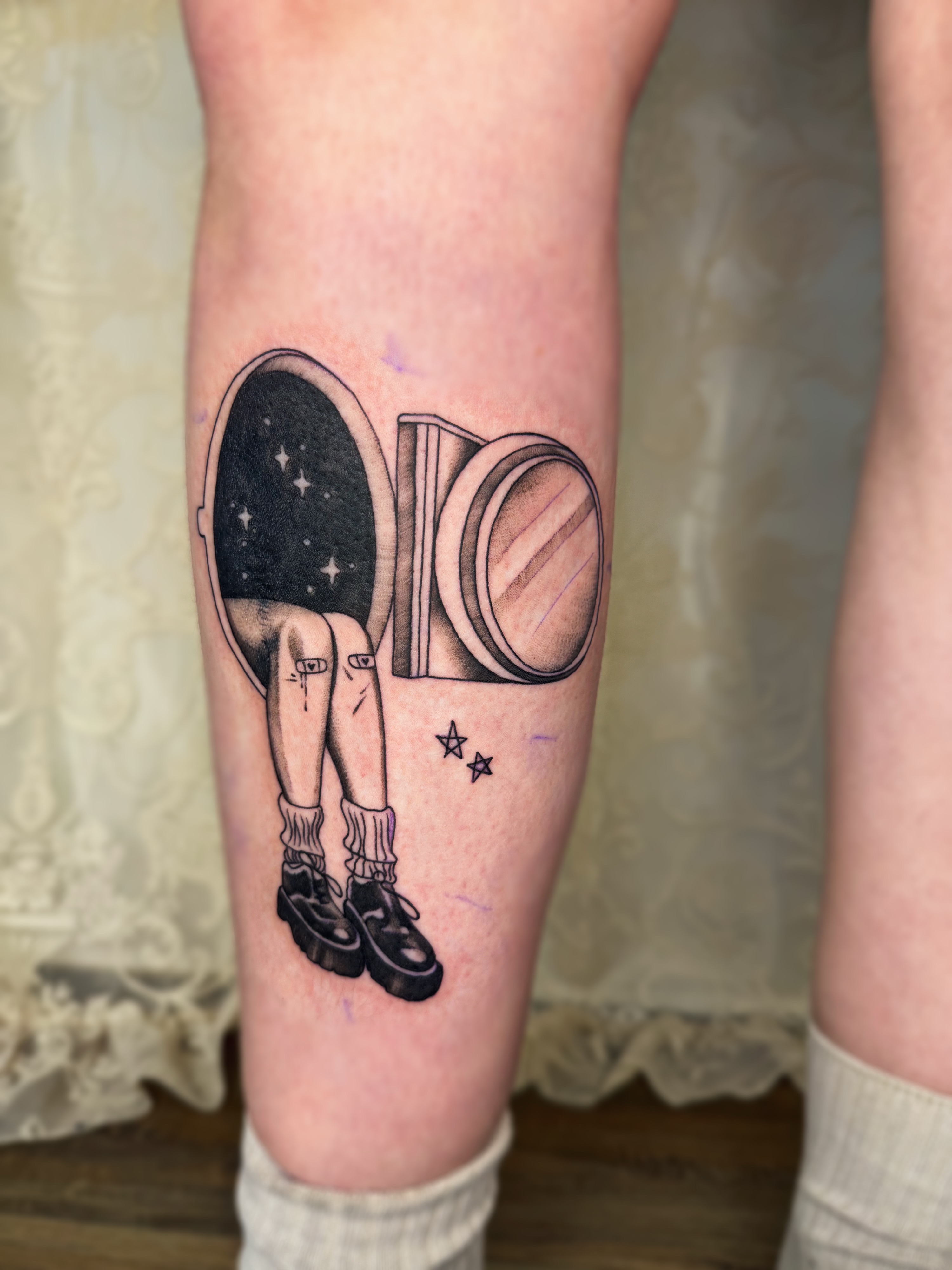 Tattoo by @sombra.miel — realism, dotwork