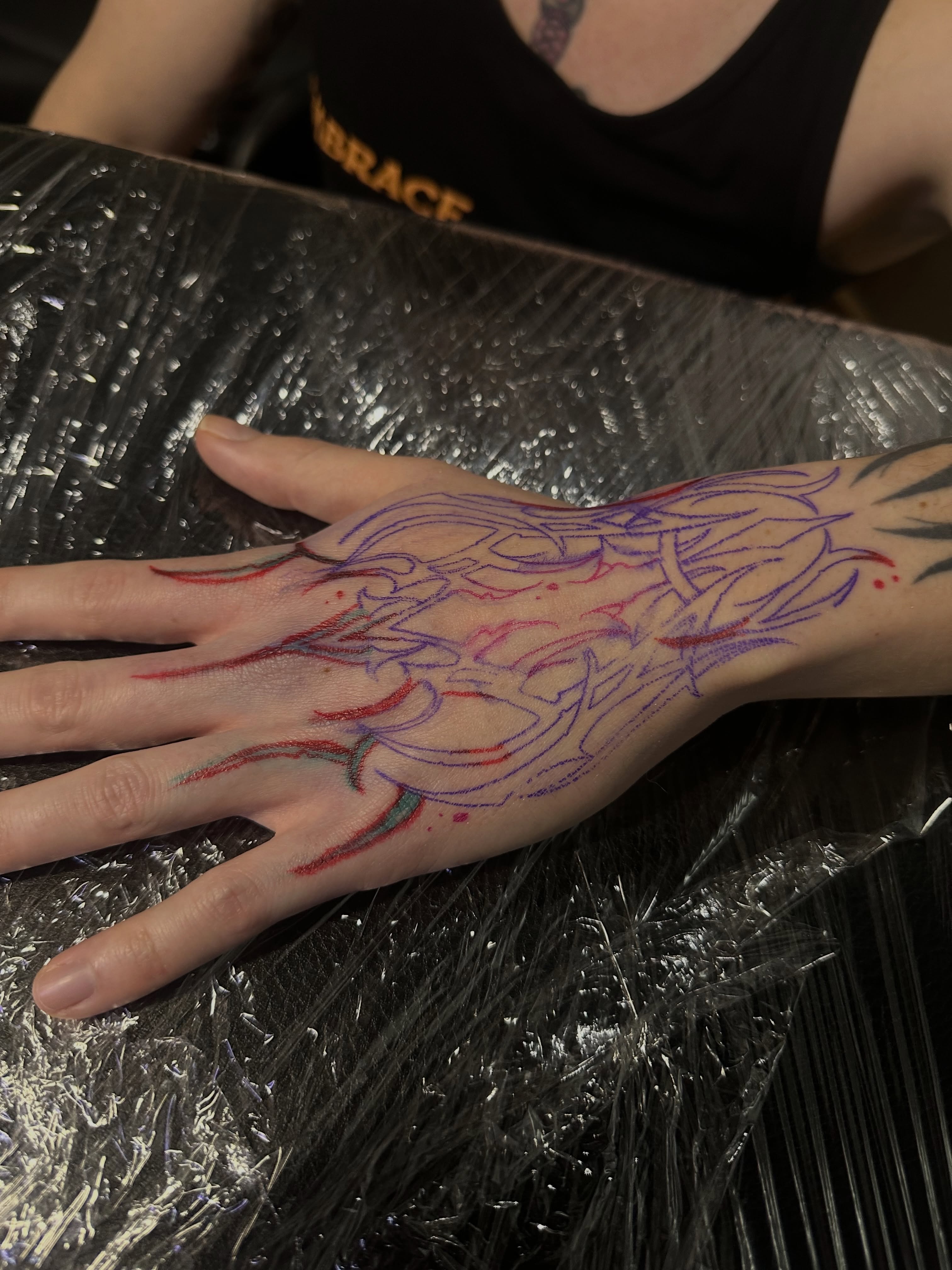 Abstract design dotwork tattoo on the hand by Yassin alsaje