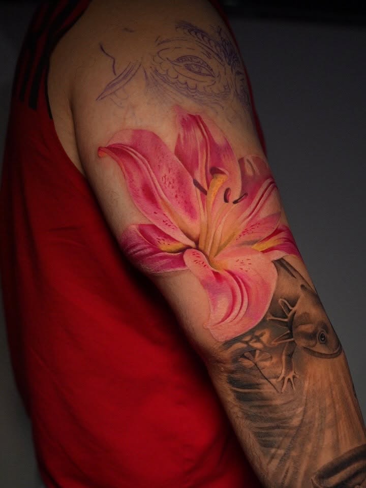 Lily realism tattoo on the forearm by Espi