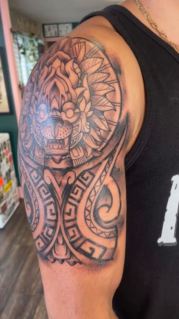 Tattoo by @tattoosbybluez — black_and_grey, geometric