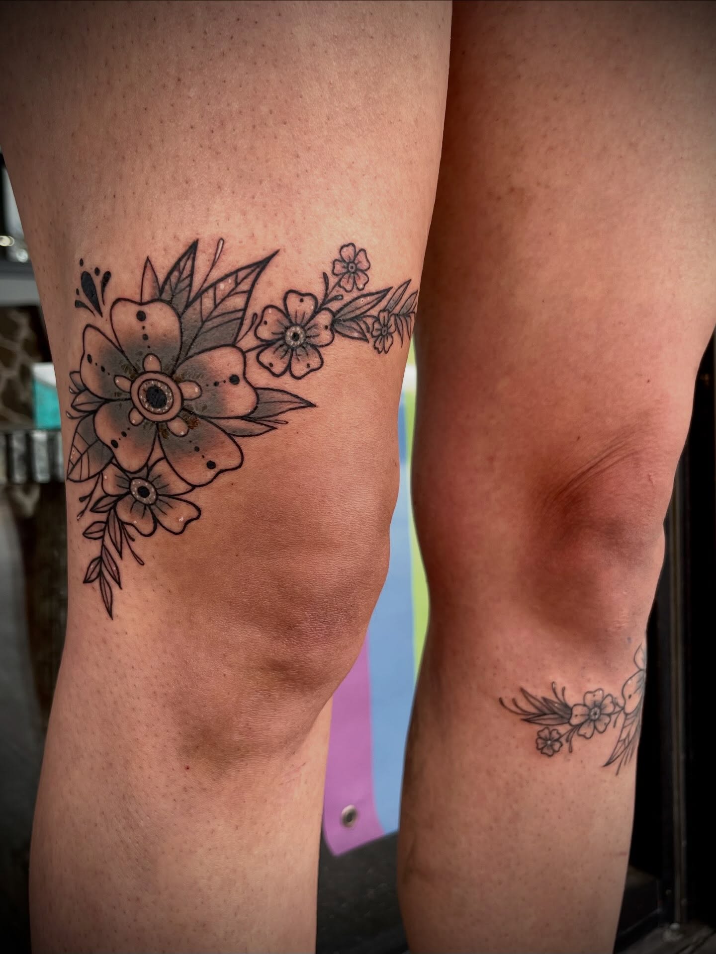 Floral arrangement black and grey tattoo on the thigh by Freya Petersen