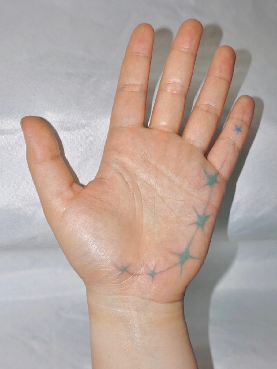 Stars geometric tattoo on the hand by 매실 * handpoke