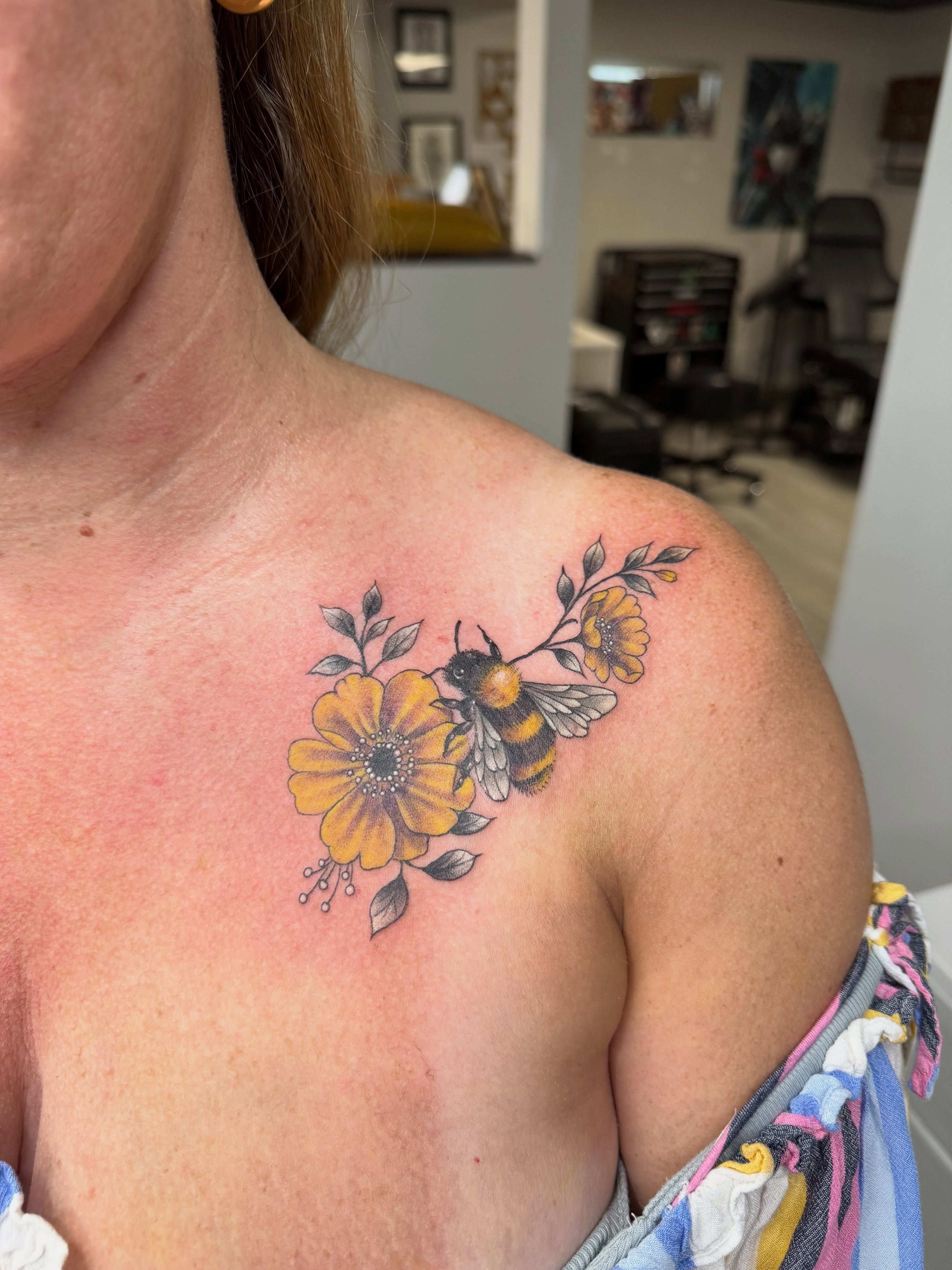 Bee and flowers dotwork tattoo on the shoulder by Joey Flaherty