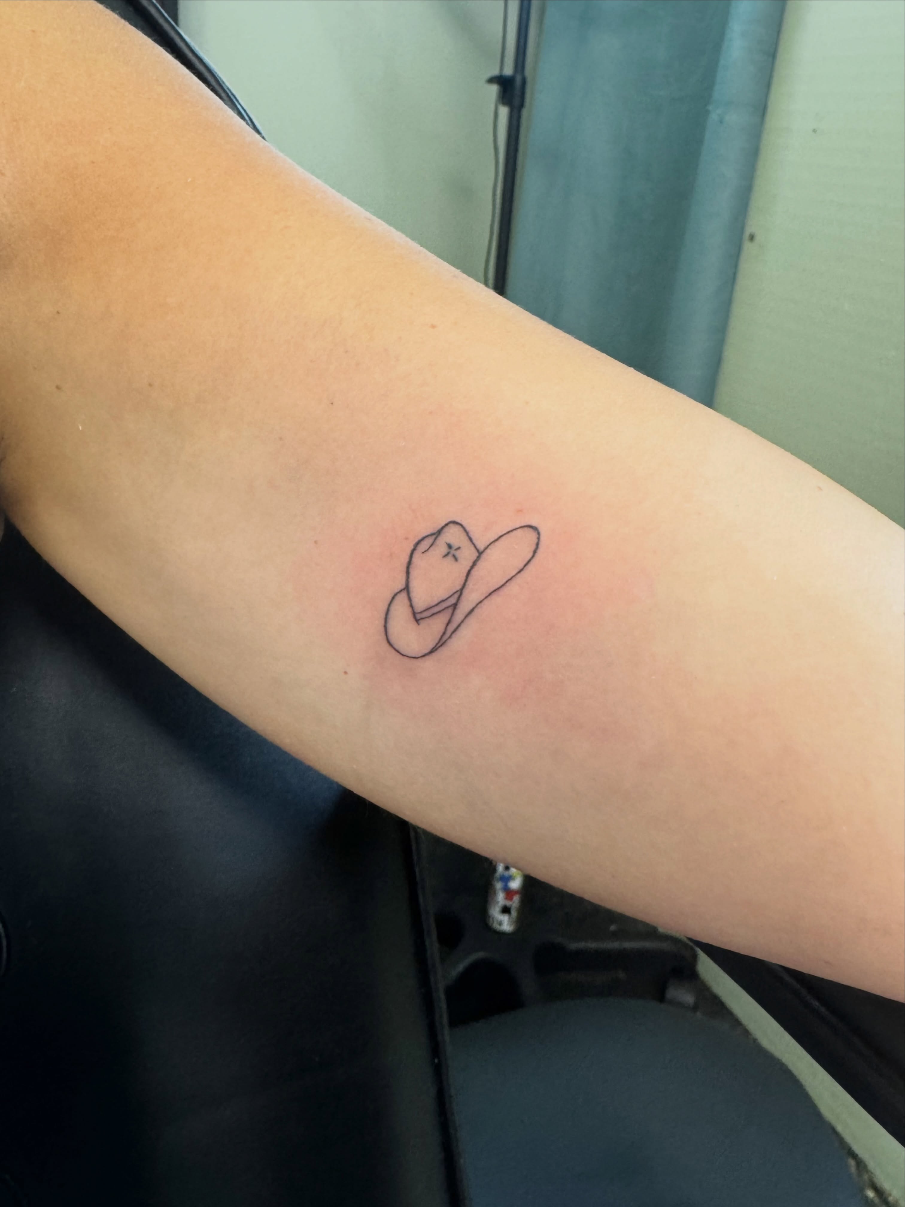 Tattoo by @daizy.ink — minimalist
