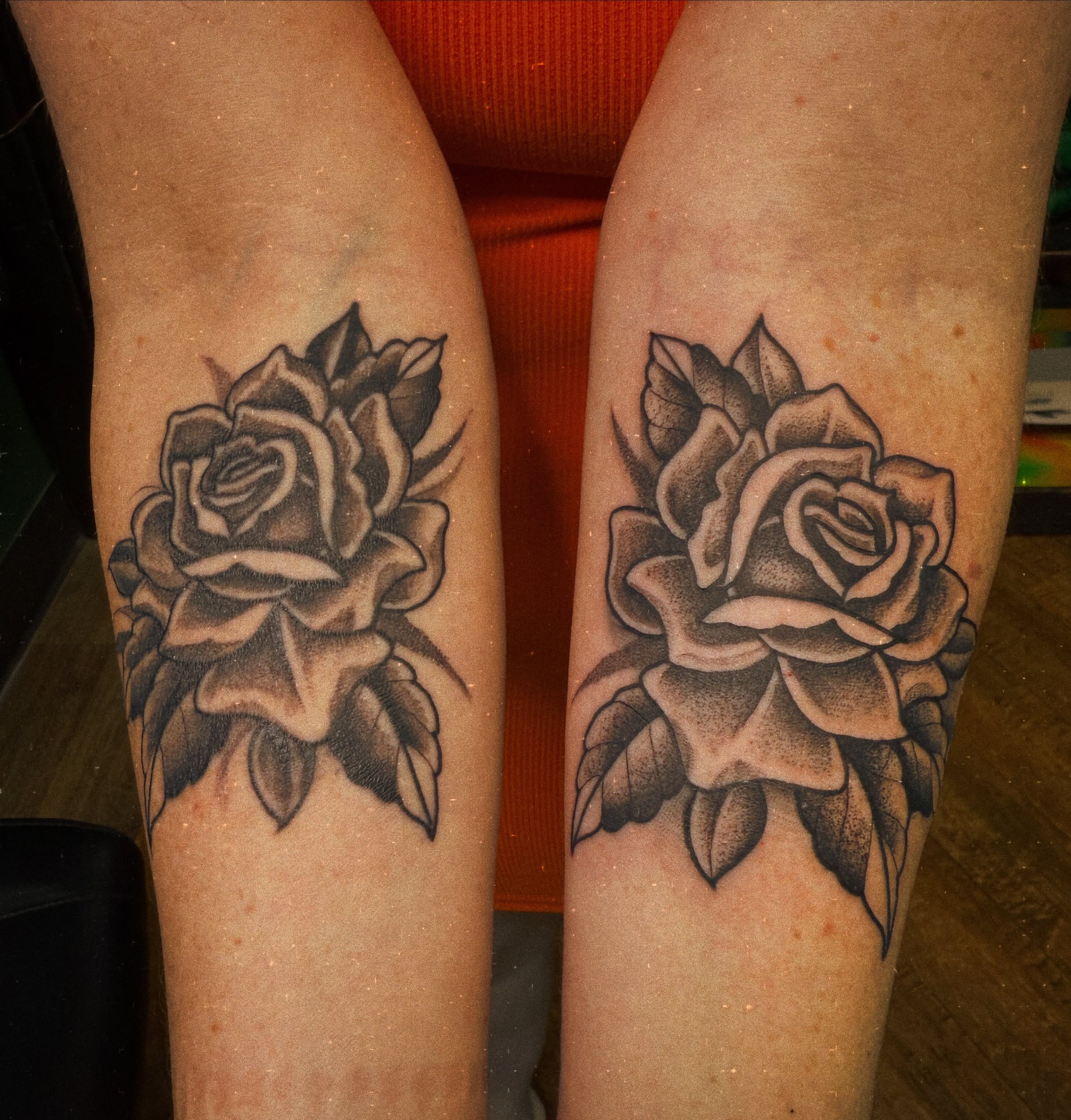 Rose black and grey tattoo on the forearm by Ramón Silva