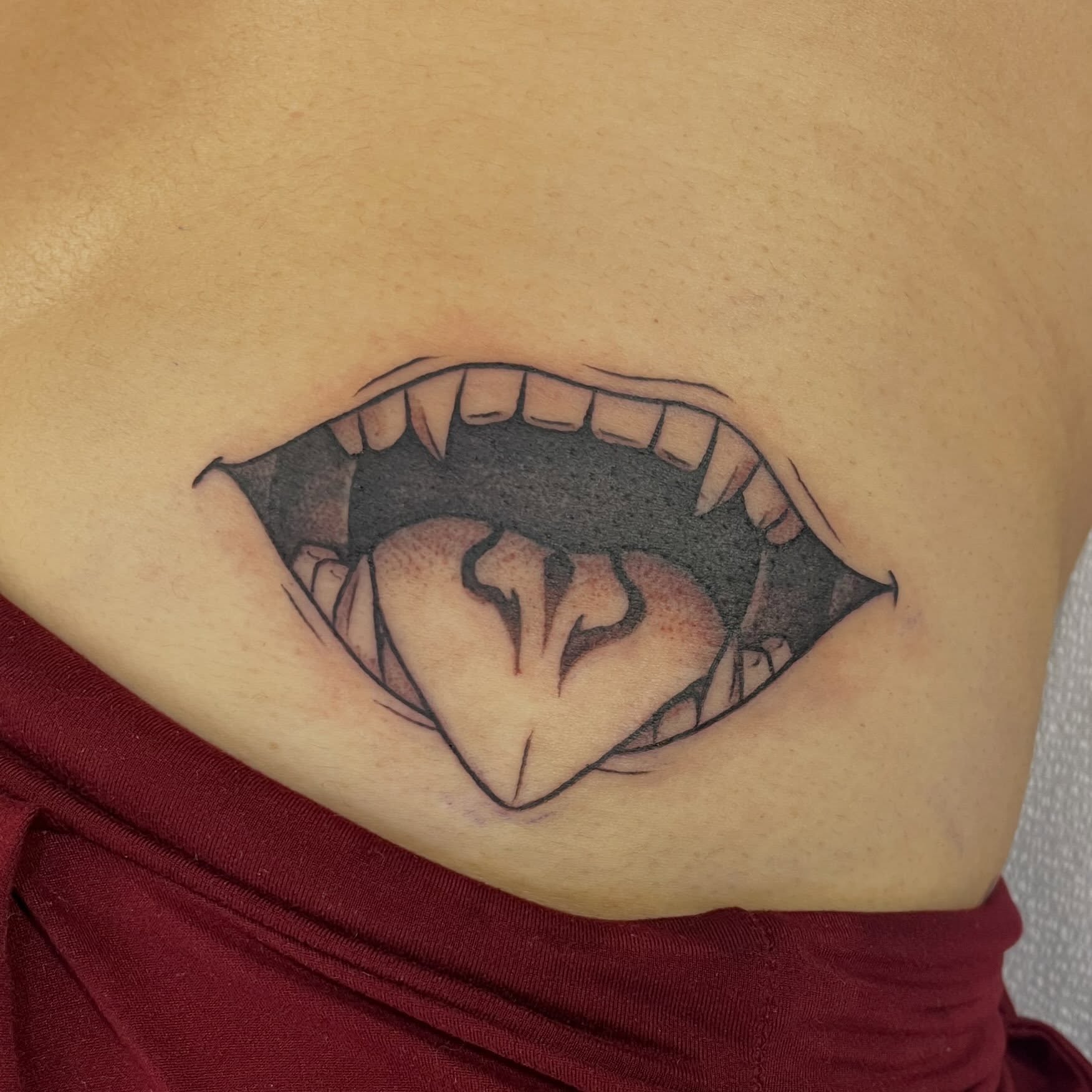 Tattoo by @ellmackk — black_and_grey