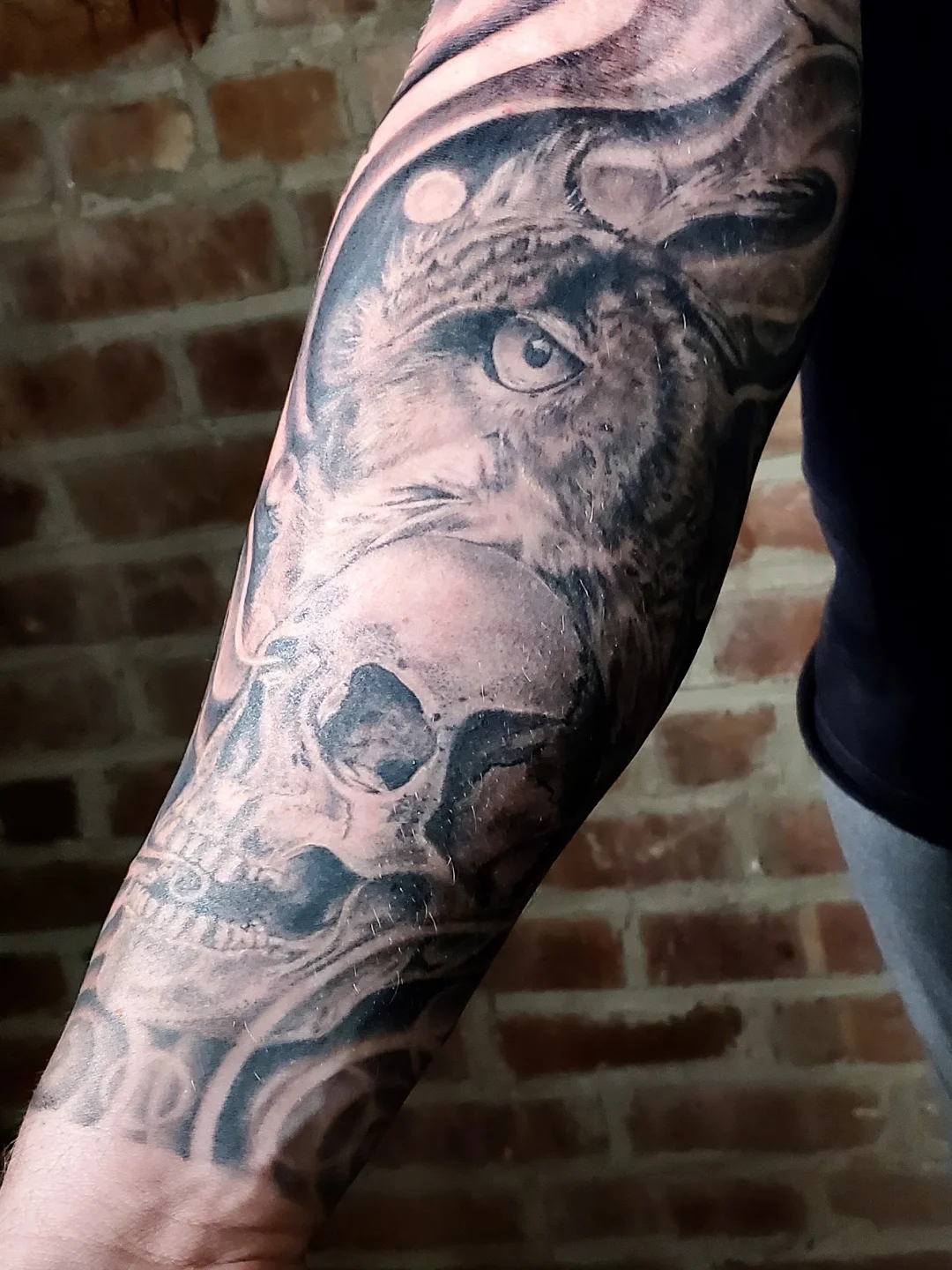 Owl realism tattoo on the forearm by William Gualteros