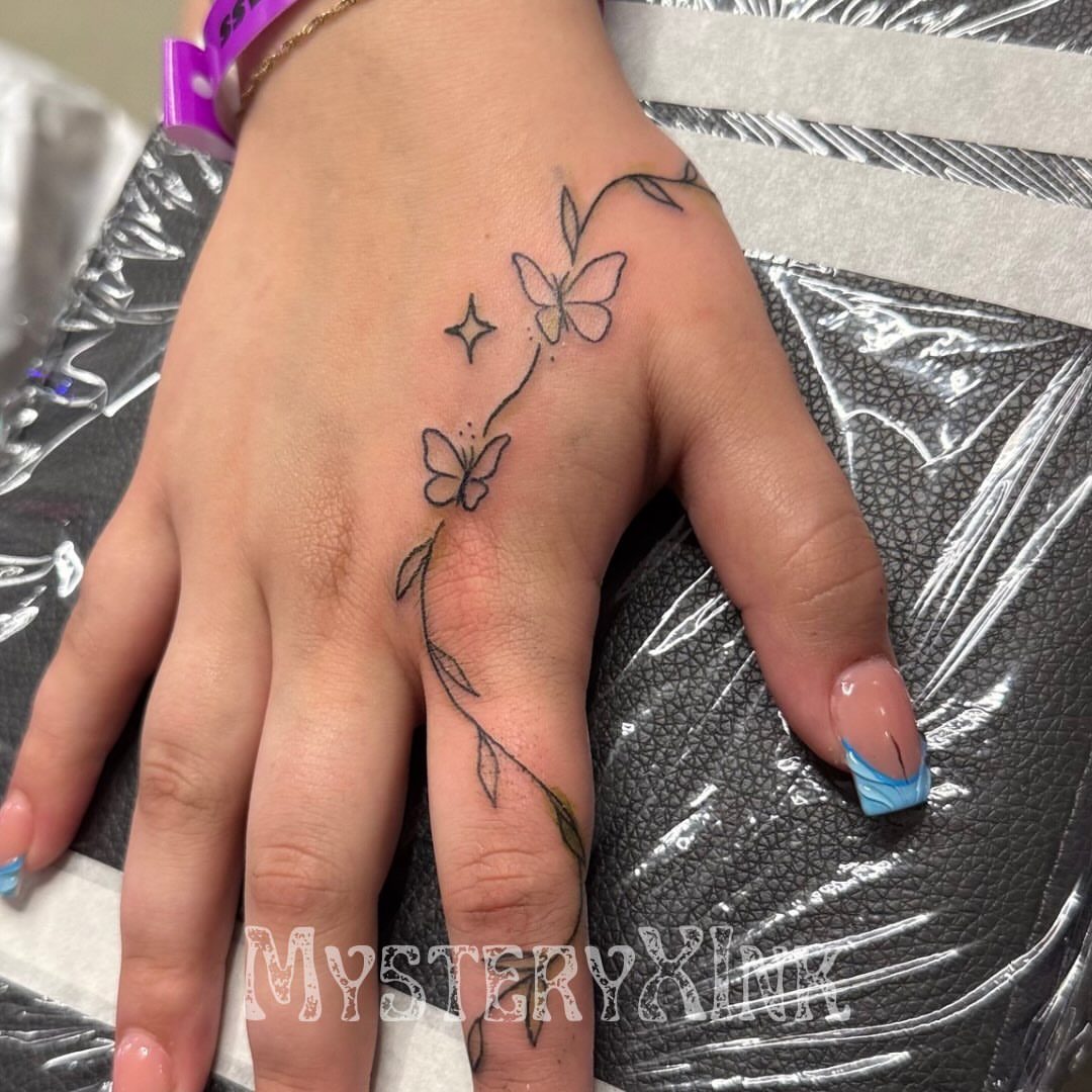 Tattoo by @mysteryxink — dotwork