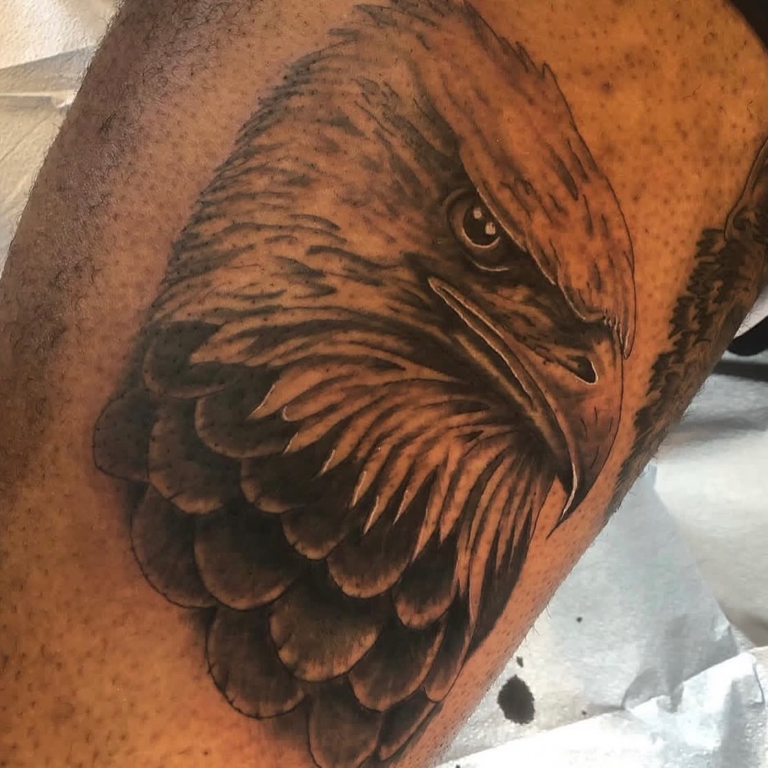 Eagle realism tattoo on the thigh by Francis Kane