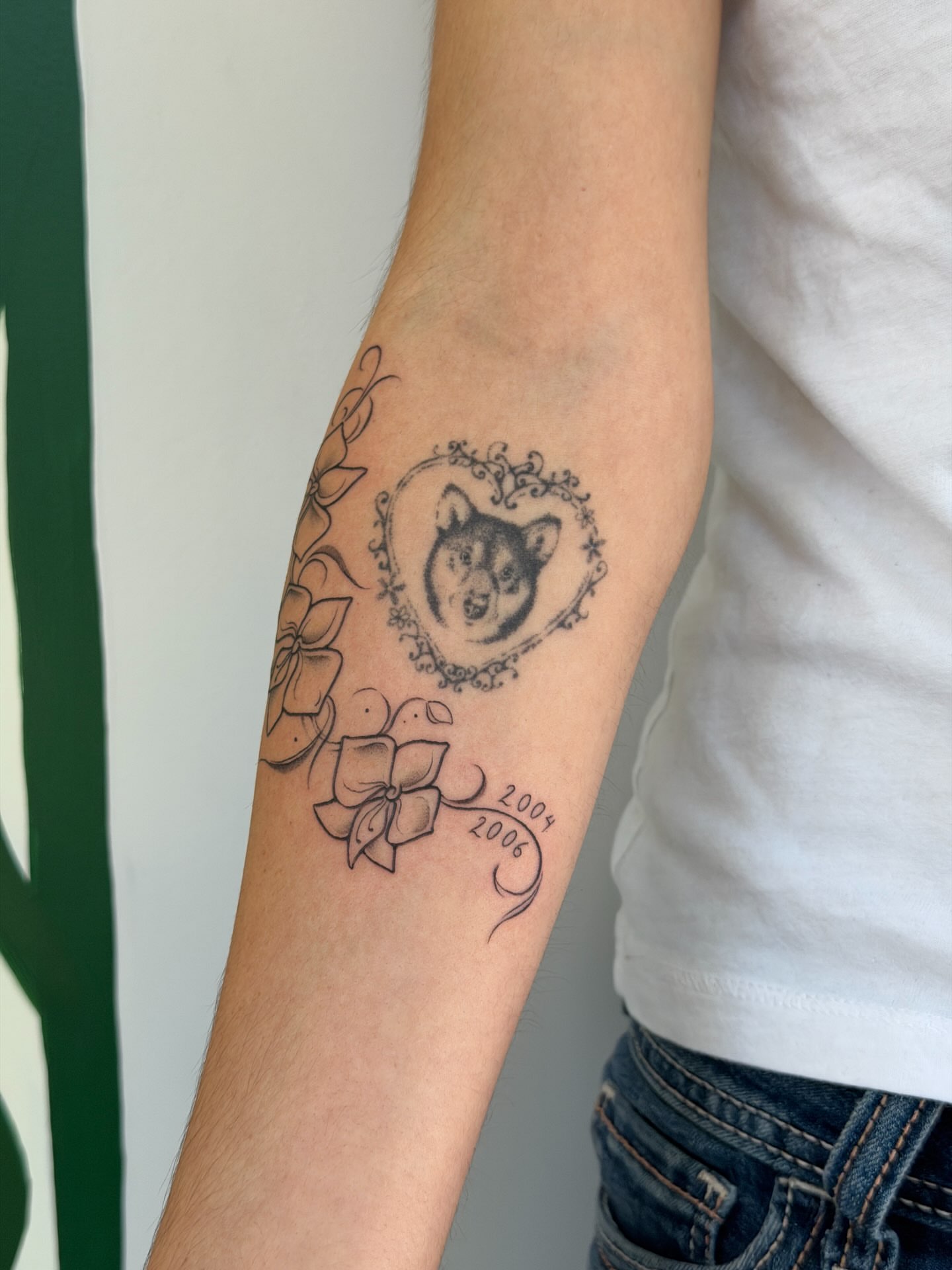 Dog portrait realism tattoo on the forearm by gabrielle rosemary ποΈ