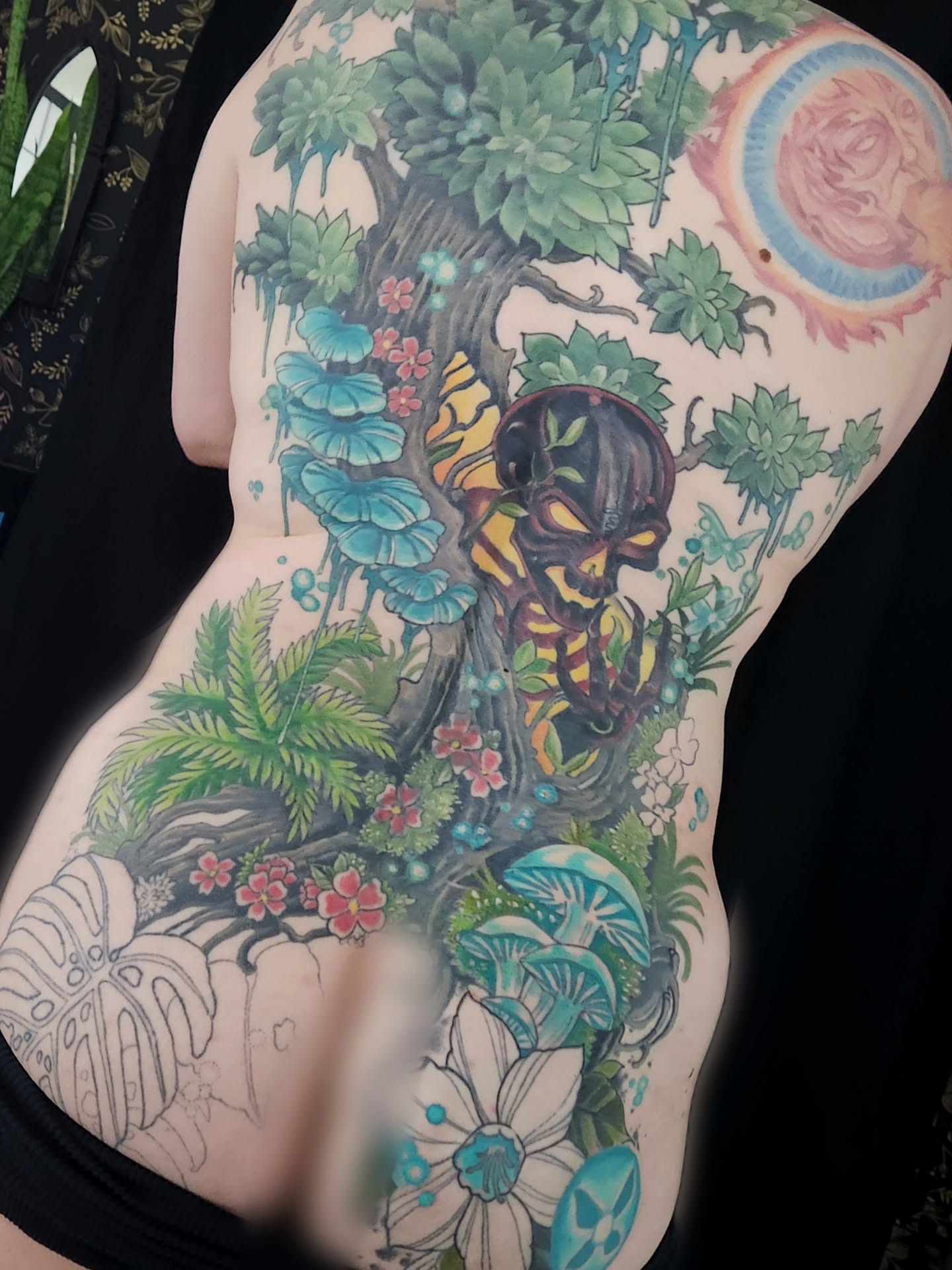 Jungle-themed creature dotwork tattoo on the thigh by Randy