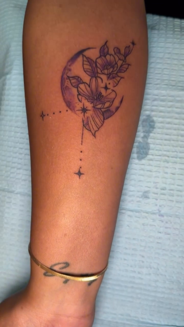 Tattoo by @bluehorseshoetattoo — fine_line, dotwork