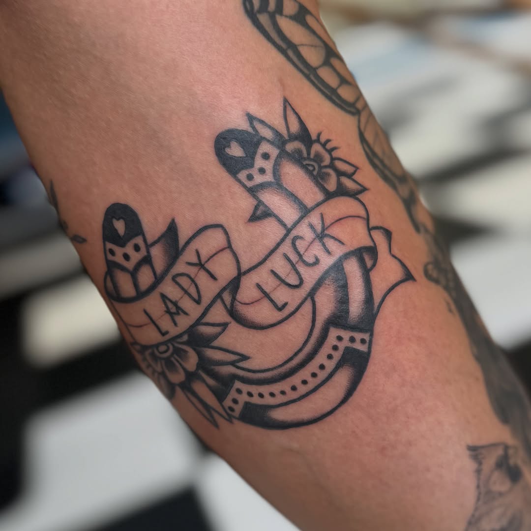 Lucky horseshoe American traditional tattoo on the forearm by Béle Benard