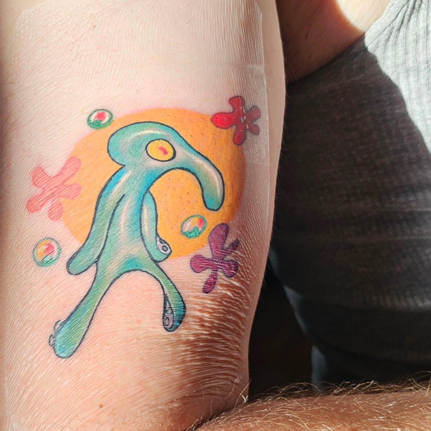 Alien new school tattoo on the forearm by Ari 💠🧜‍♂️🐟🎨🦑🐚💠