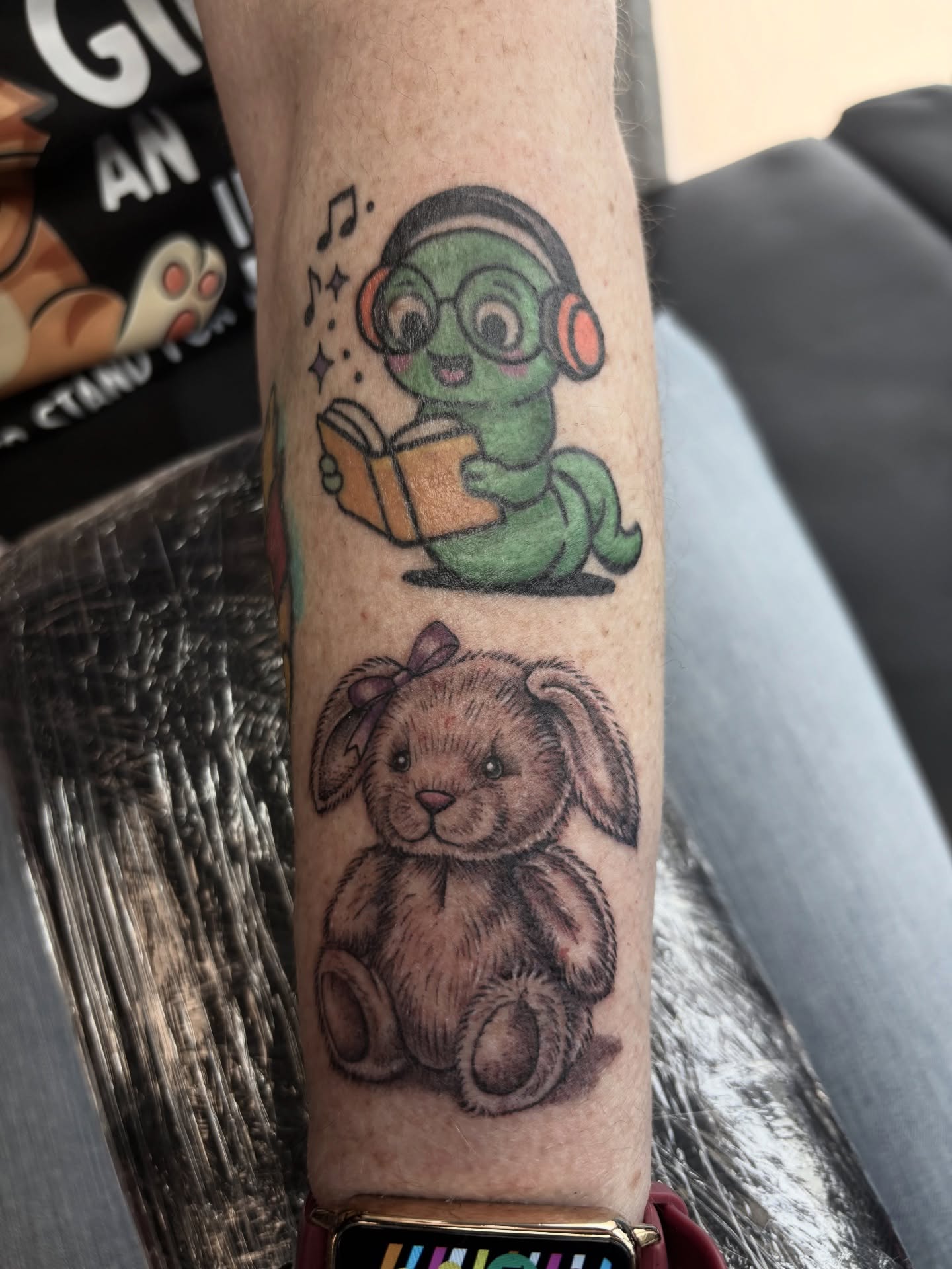 Tattoo by @ladonastinta — dotwork