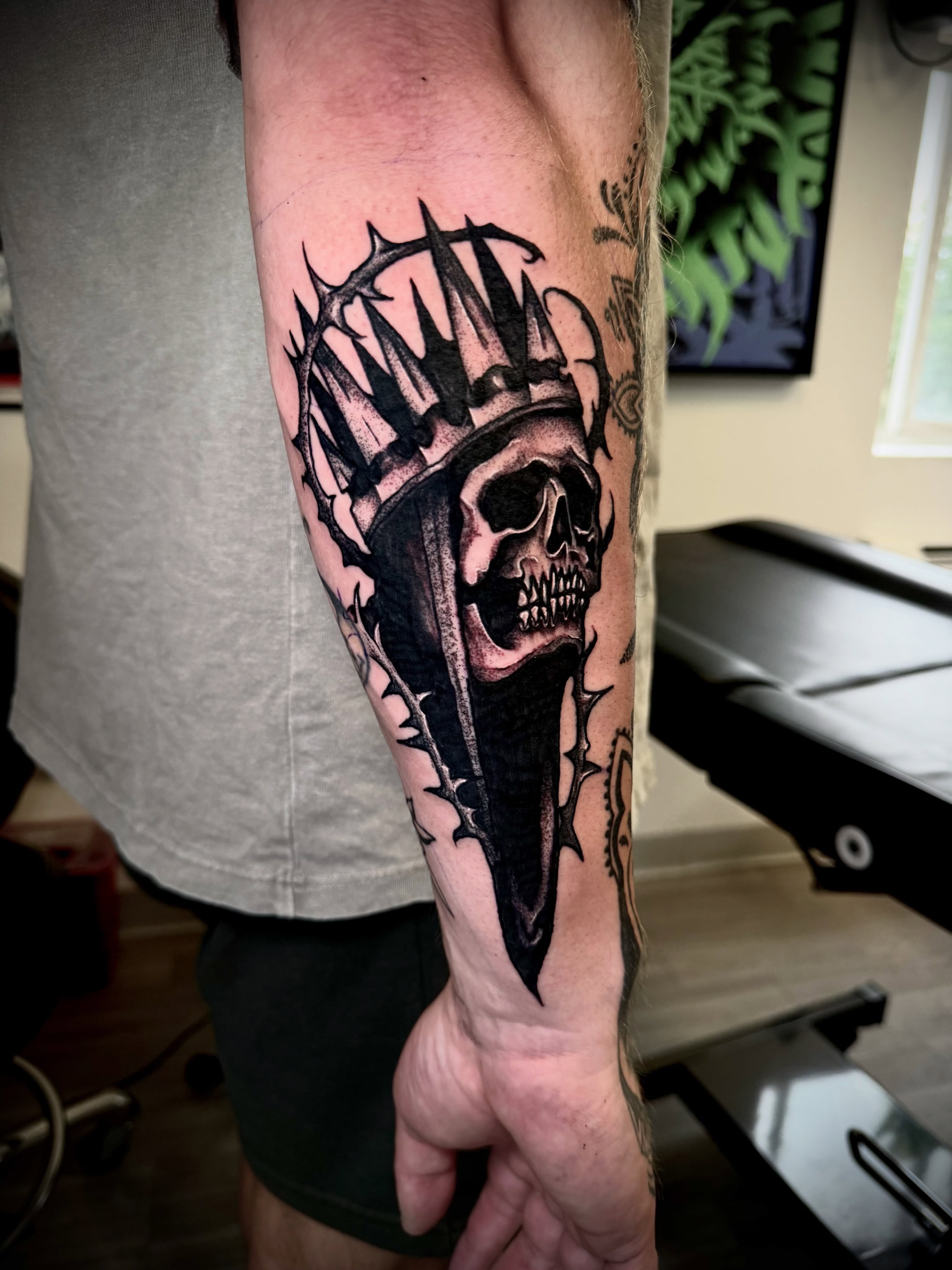 Skull with crown realism tattoo on the forearm by 𖤐Dillon𖤐