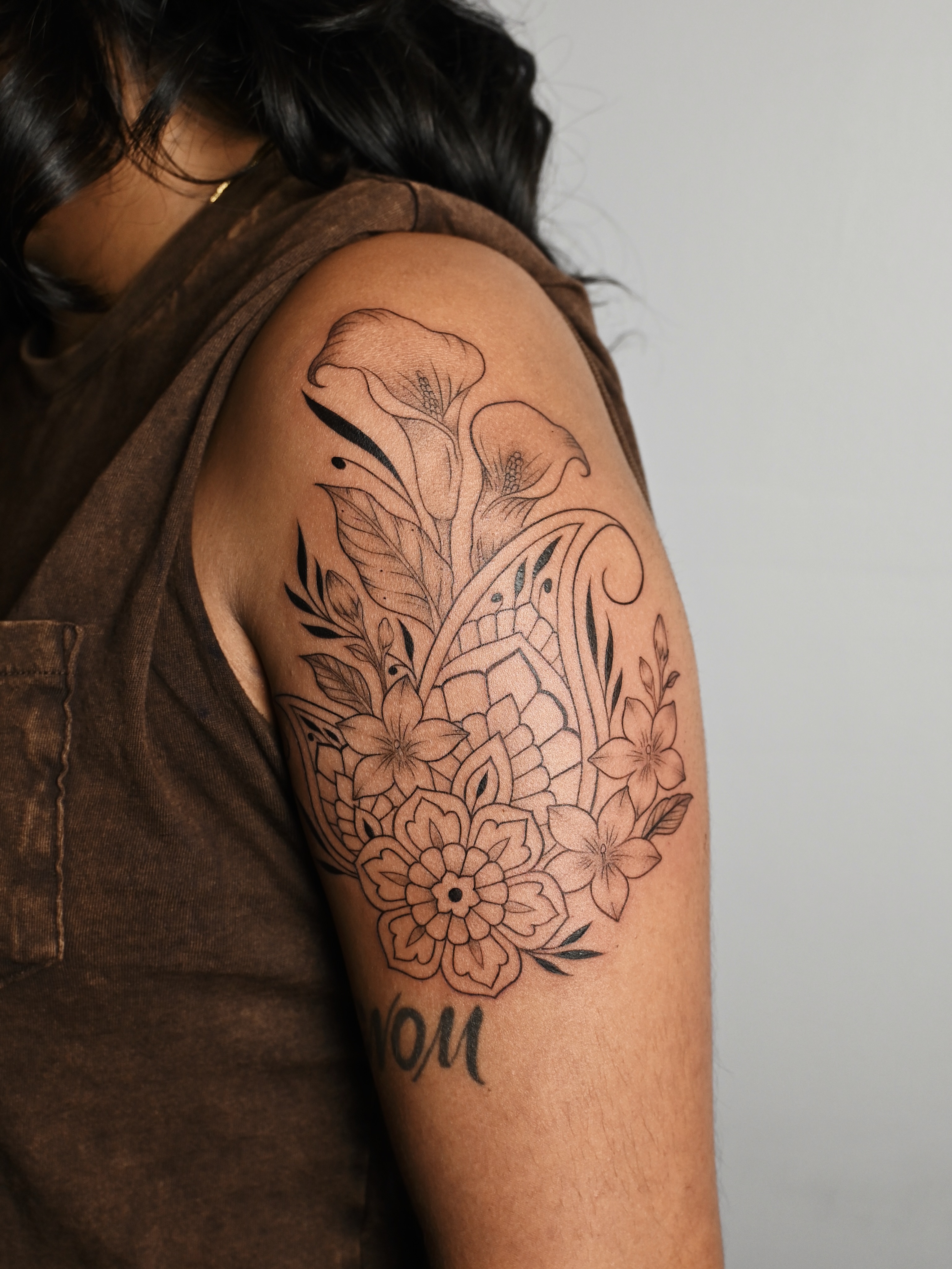 Floral bouquet ornamental tattoo on the shoulder by Sabreena Haque