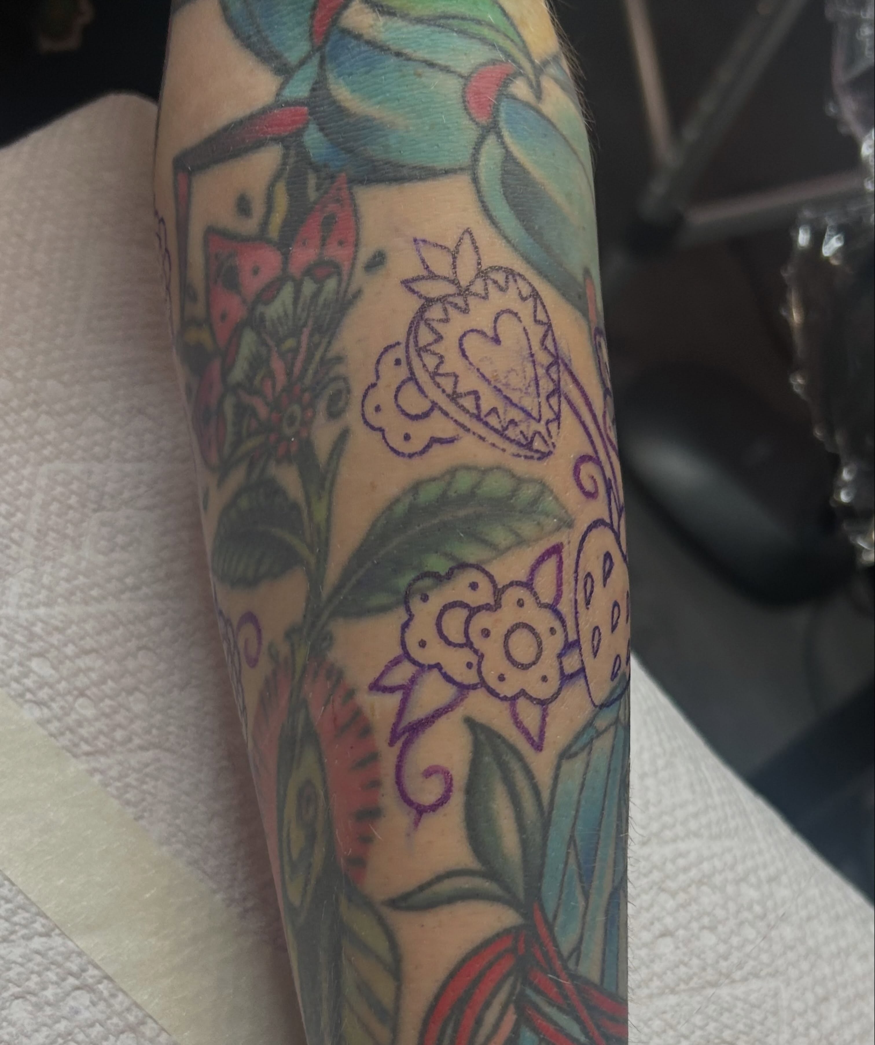 Tattoo by @missfinetattoo — american_traditional, dotwork