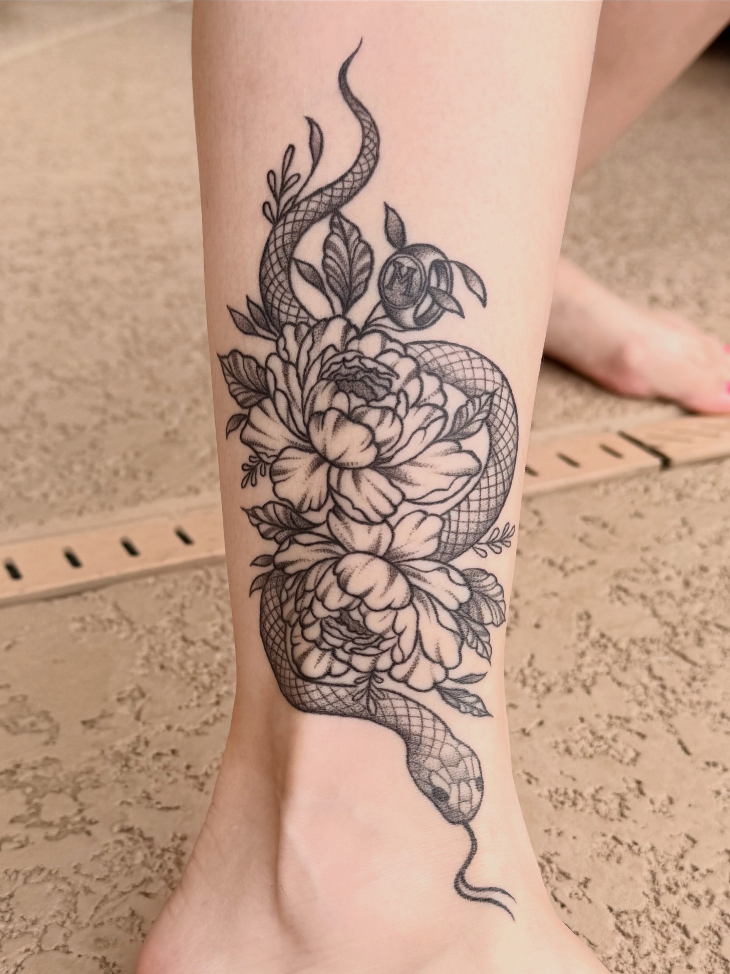 Tattoo by @miachristattoo — black_and_grey, ornamental
