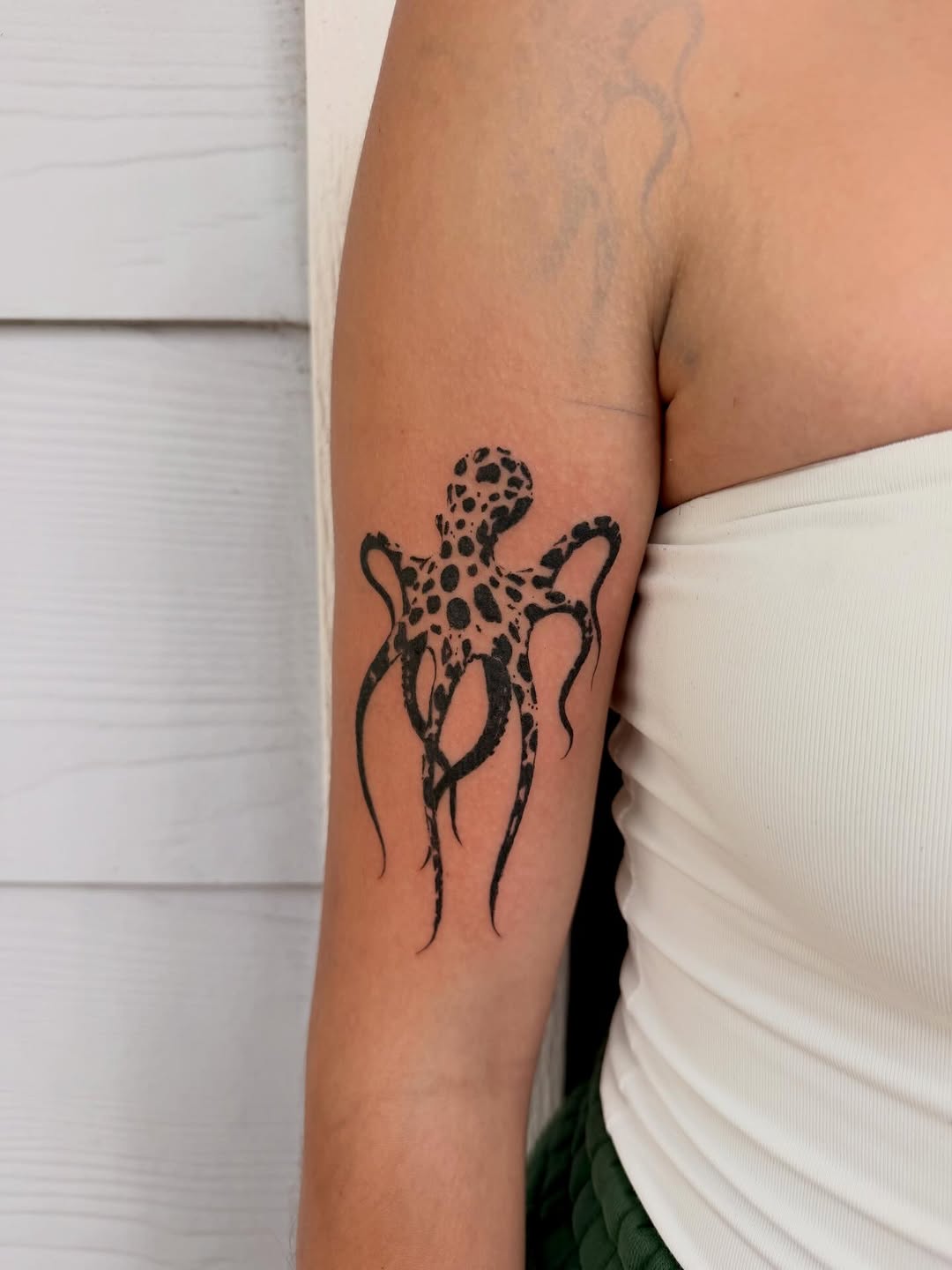 Tattoo by @slendels โ blackwork