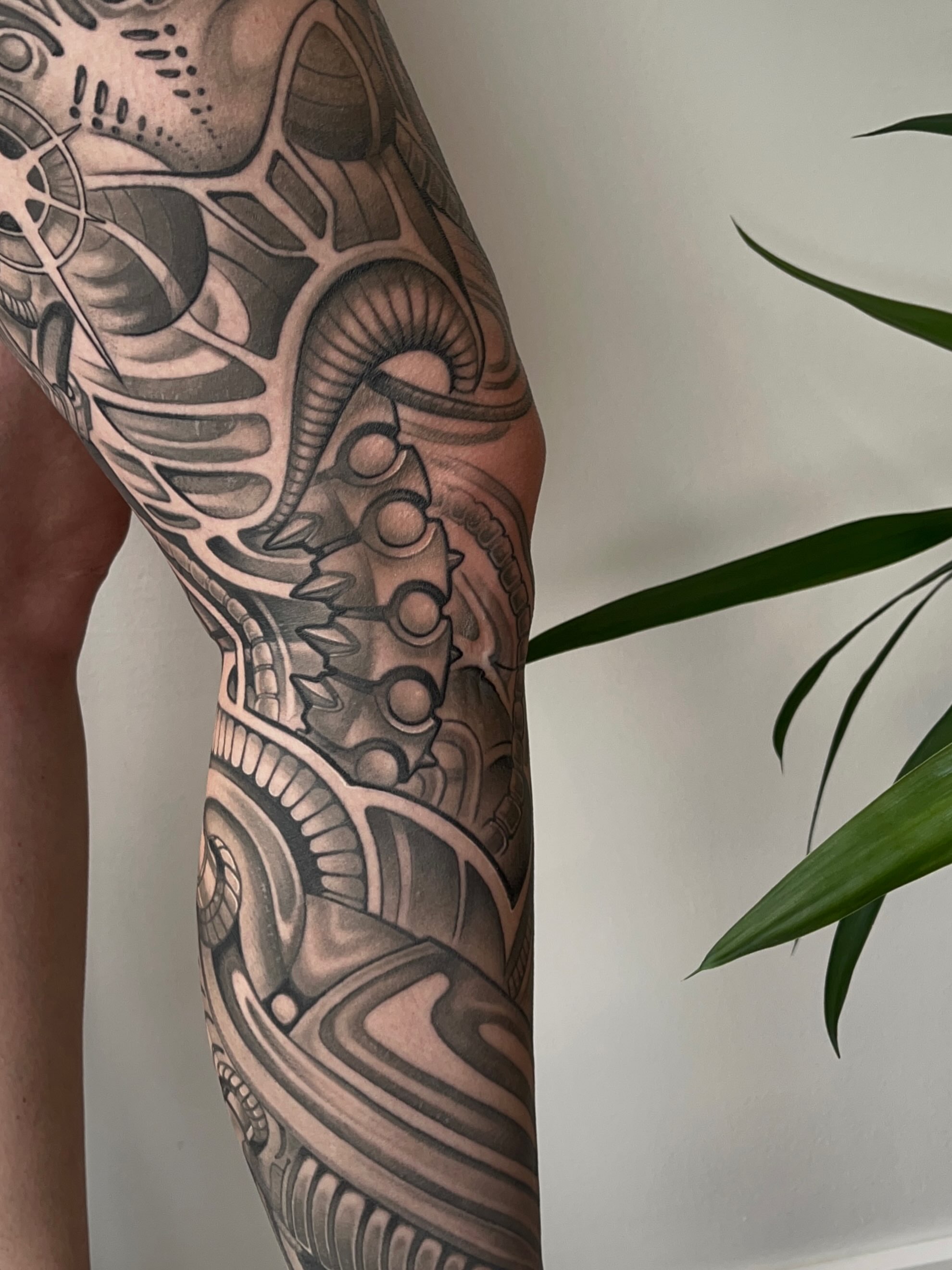 Tattoo by @samanthacastrovinci — geometric, black_and_grey