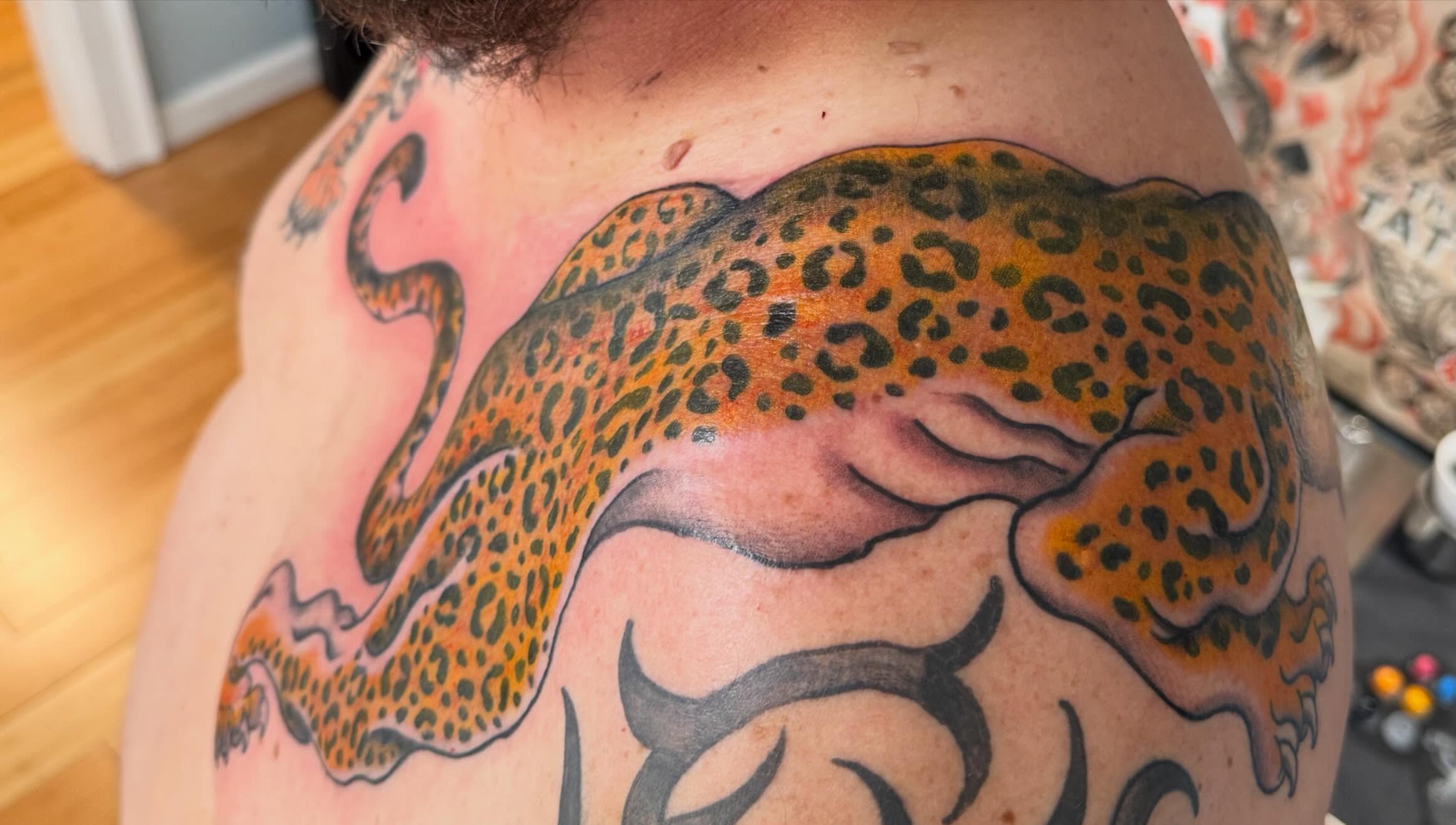 Leopard American traditional tattoo on the shoulder by Tony Beuke