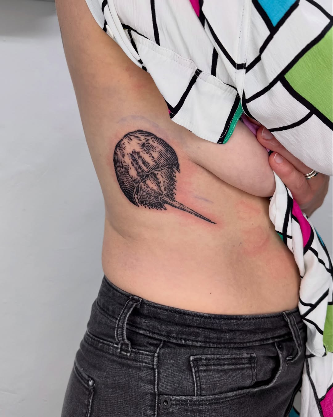 Jellyfish black and grey tattoo on the ribs by Anh Đan