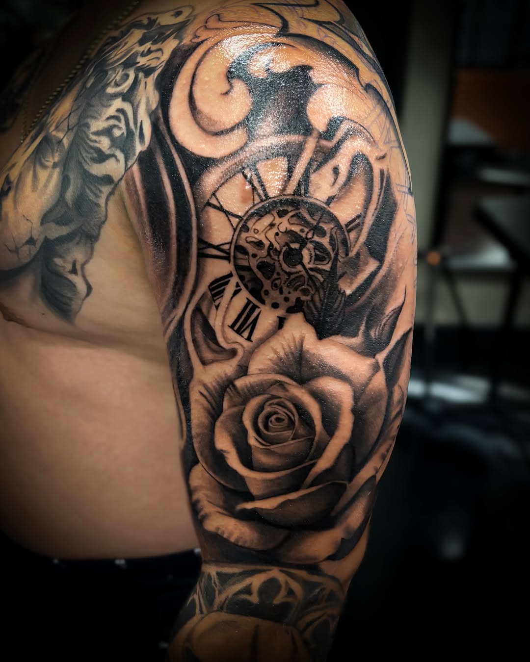 Clock and rose realism tattoo on the upper arm by J.diaz🎖️