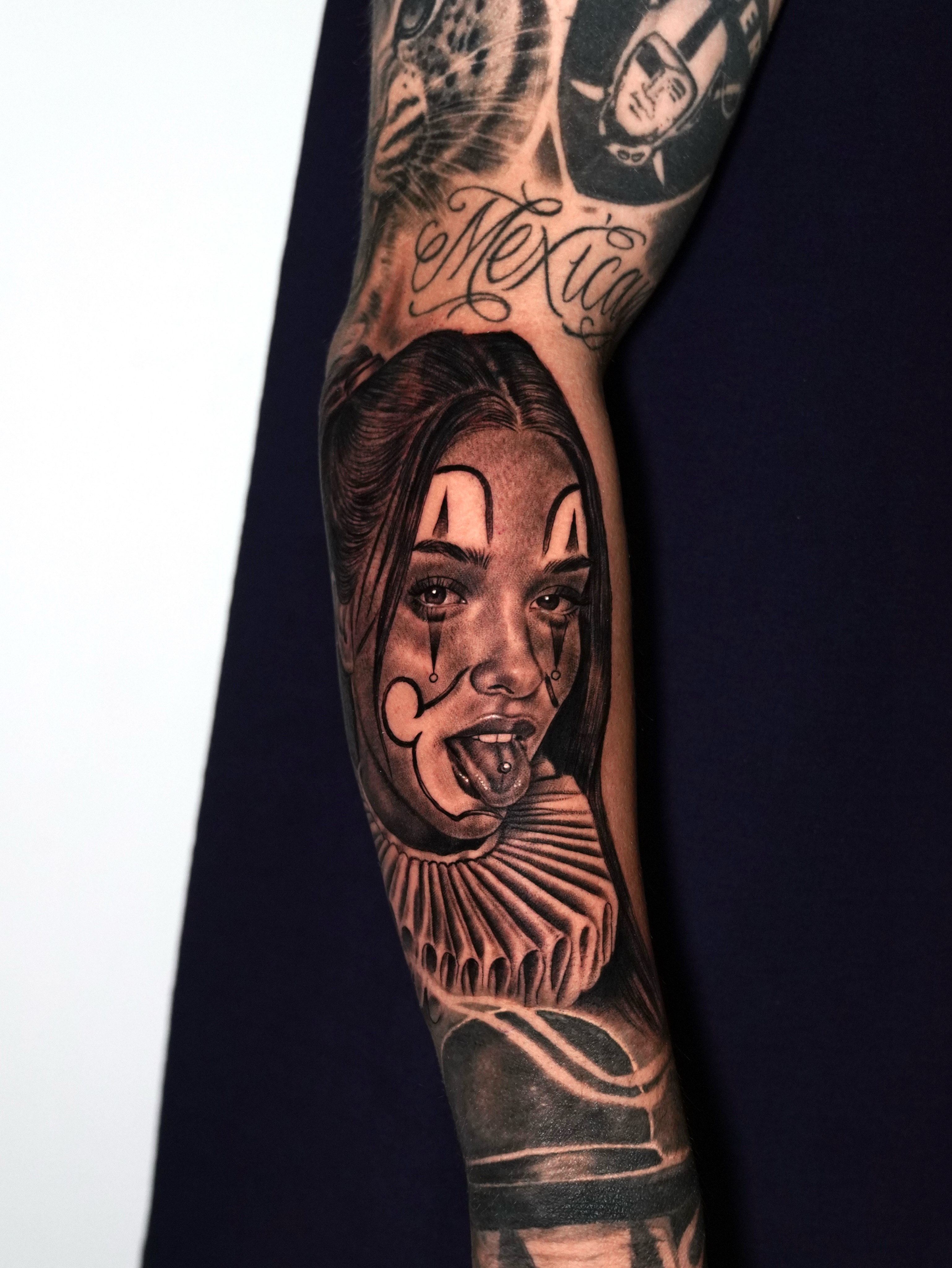Woman with ruffled collar realism tattoo on the forearm by Luis Peña