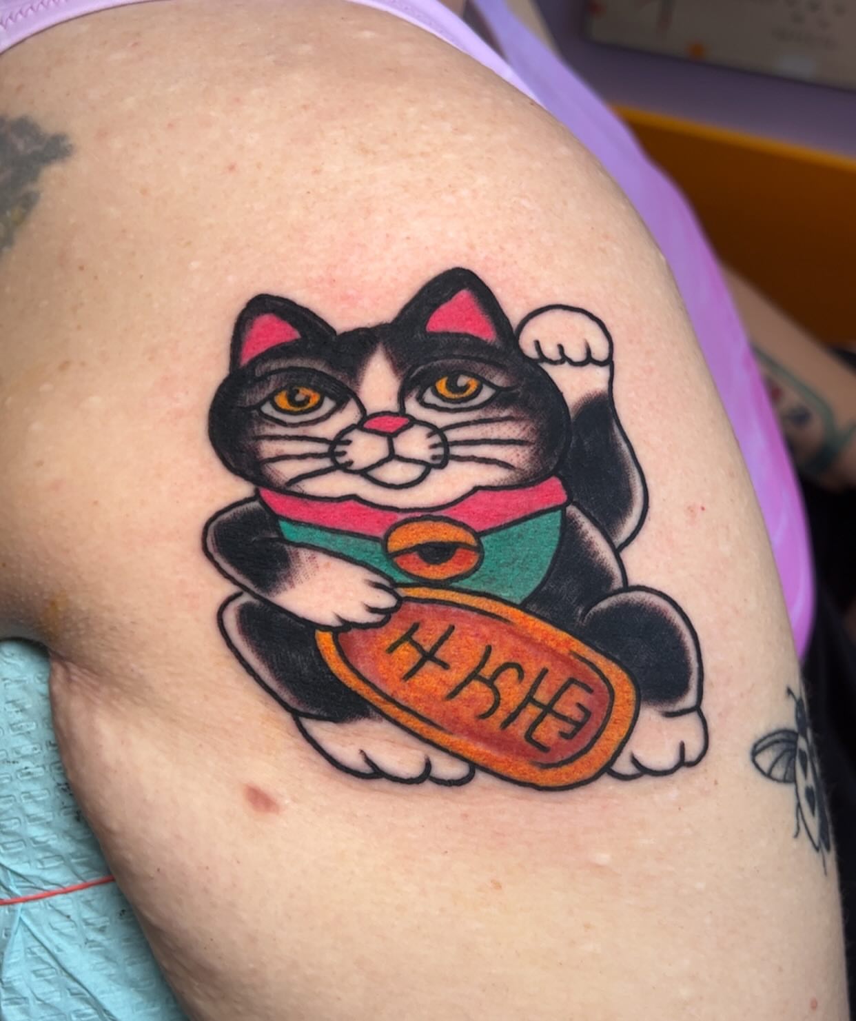 Lucky cat American traditional tattoo on the shoulder by Mat Helton, Fairborn, Ohio