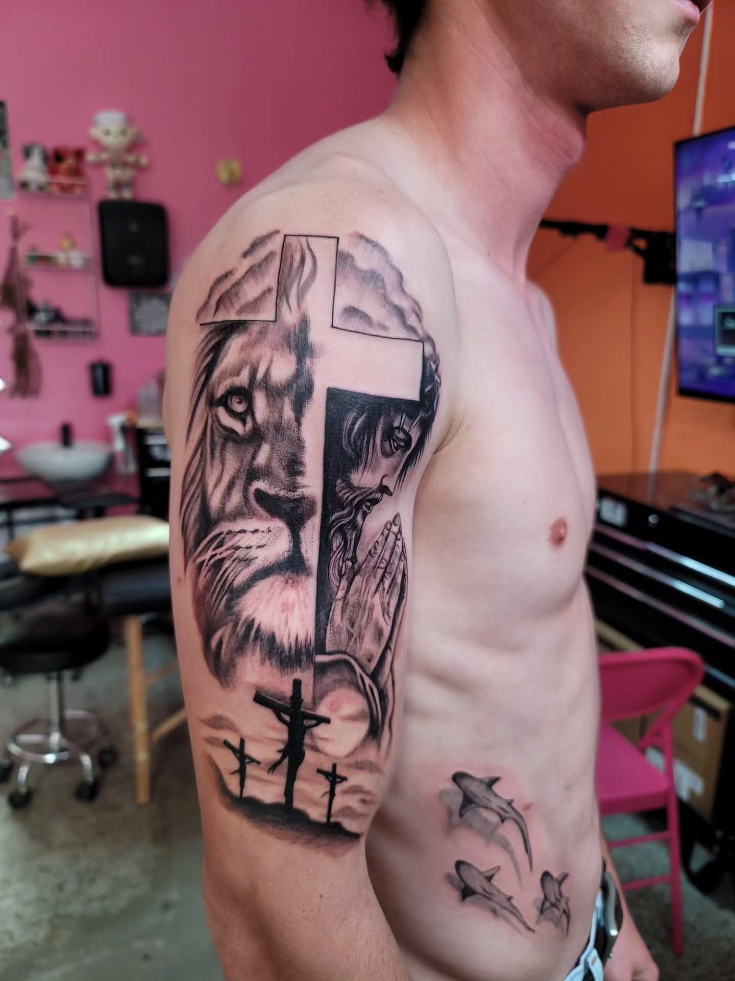 Lion and cross realism tattoo on the shoulder by Mary Lefeau